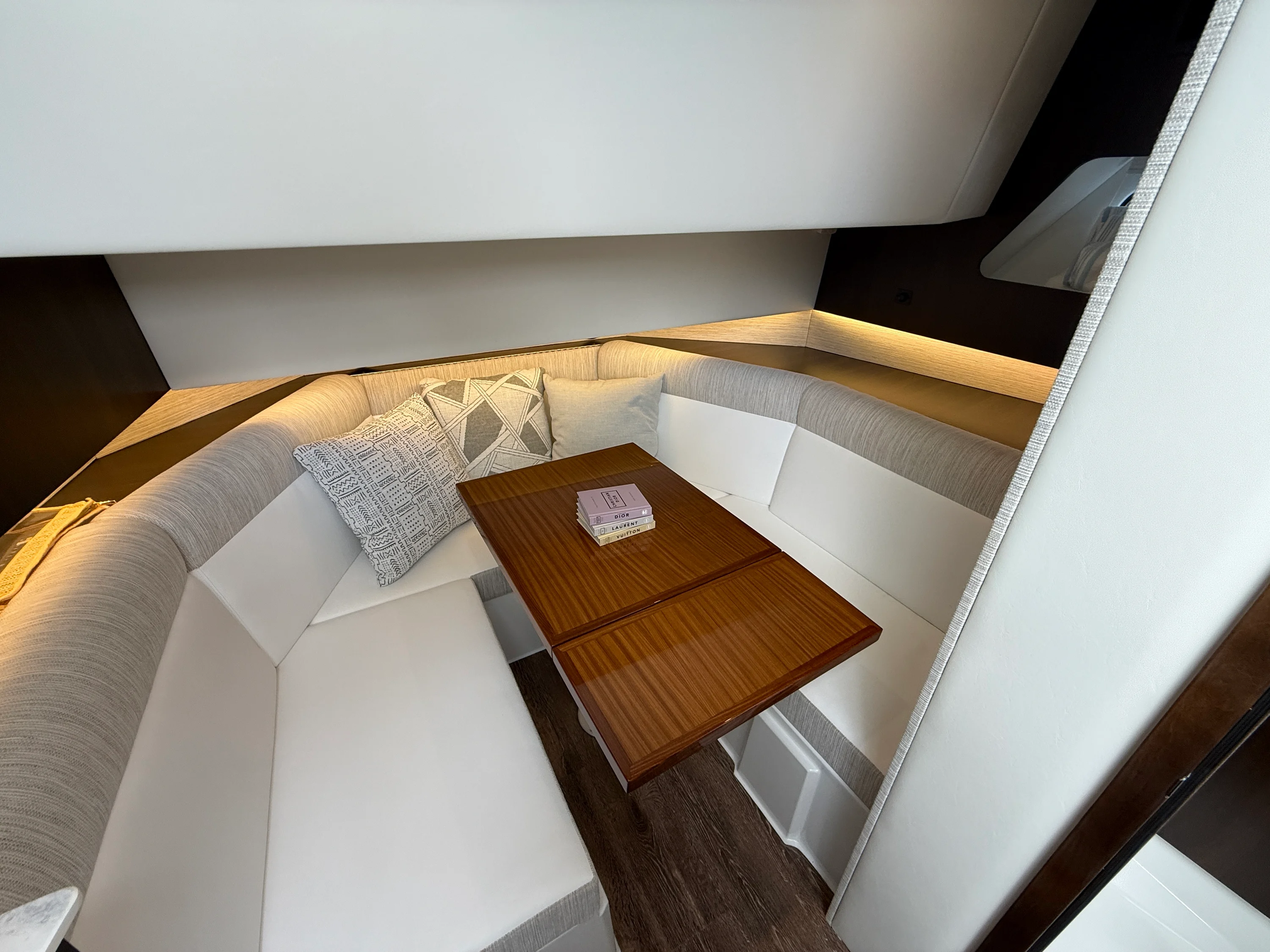 2025 Cruisers Yachts 38 GLS Image Thumbnail #46