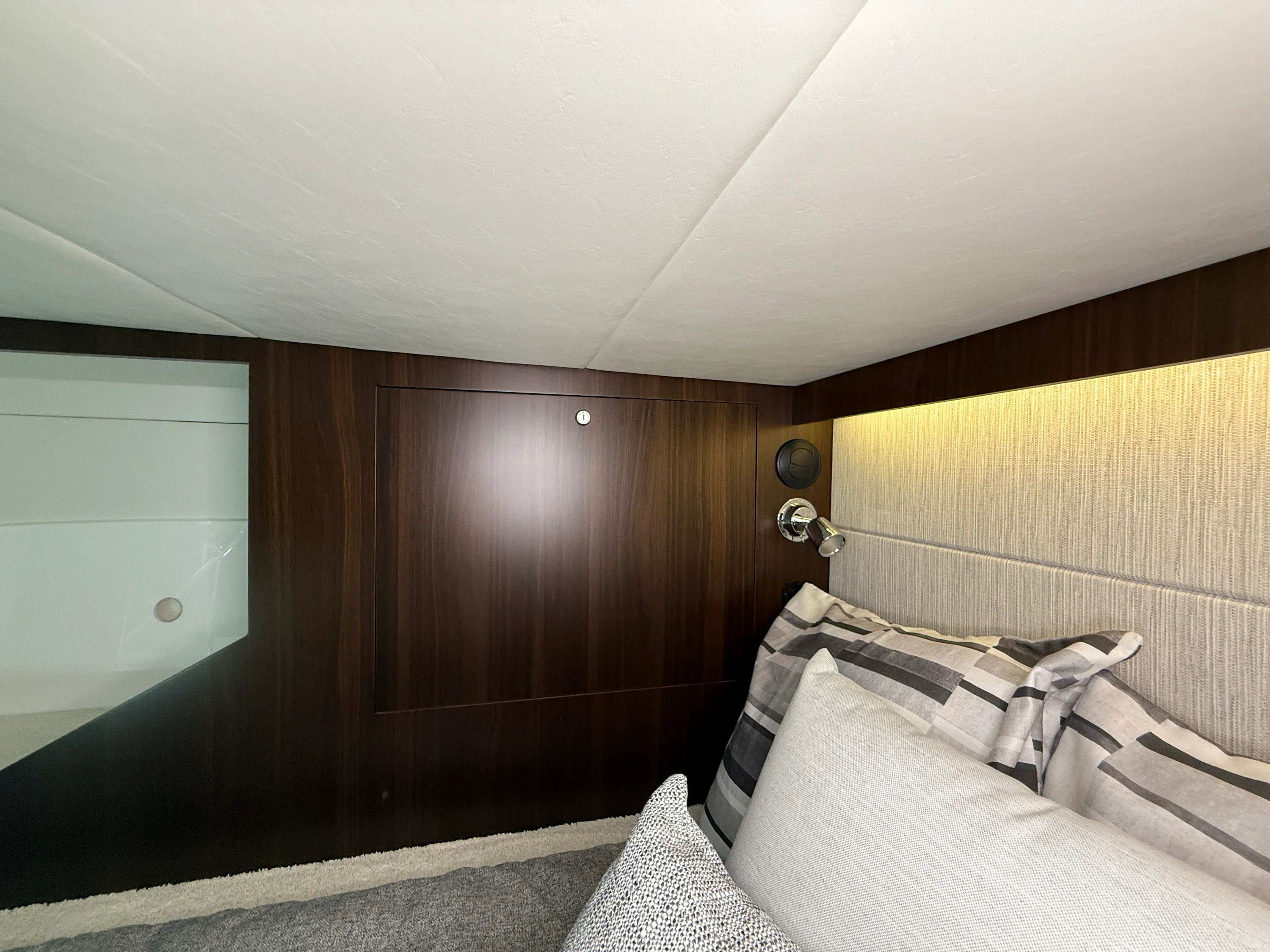 2025 Cruisers Yachts 38 GLS Image Thumbnail #53