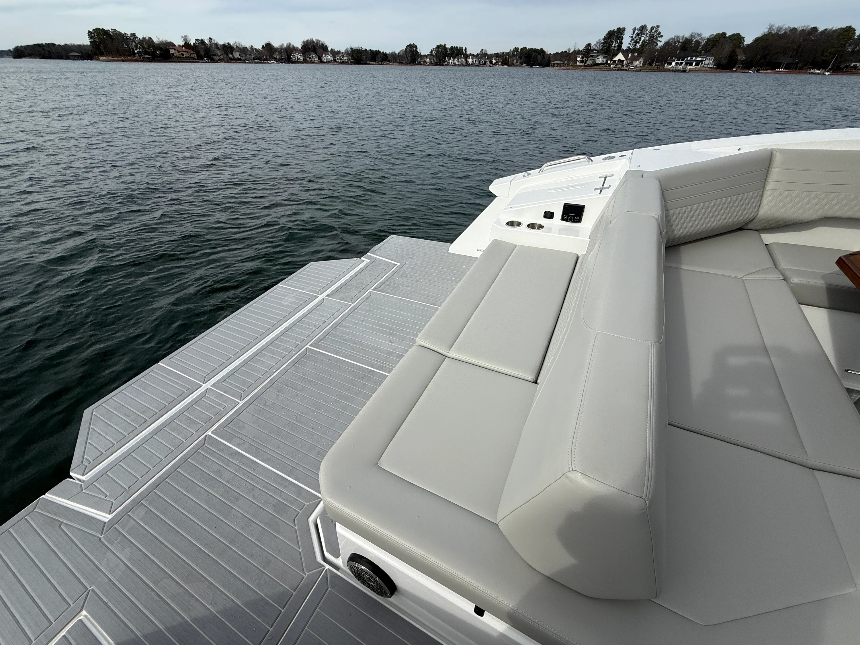 2025 Cruisers Yachts 38 GLS Image Thumbnail #14