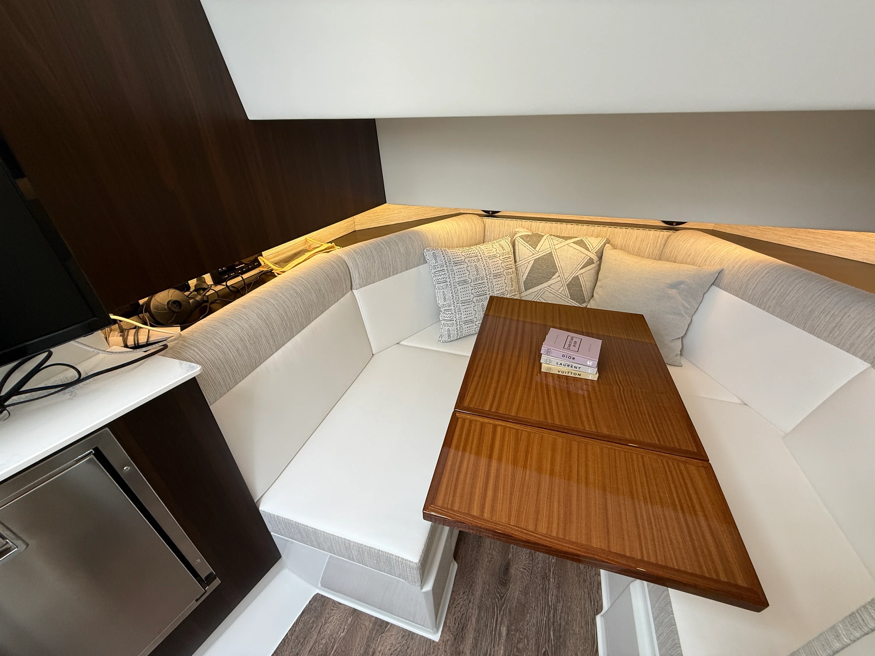 2025 Cruisers Yachts 38 GLS Image Thumbnail #45