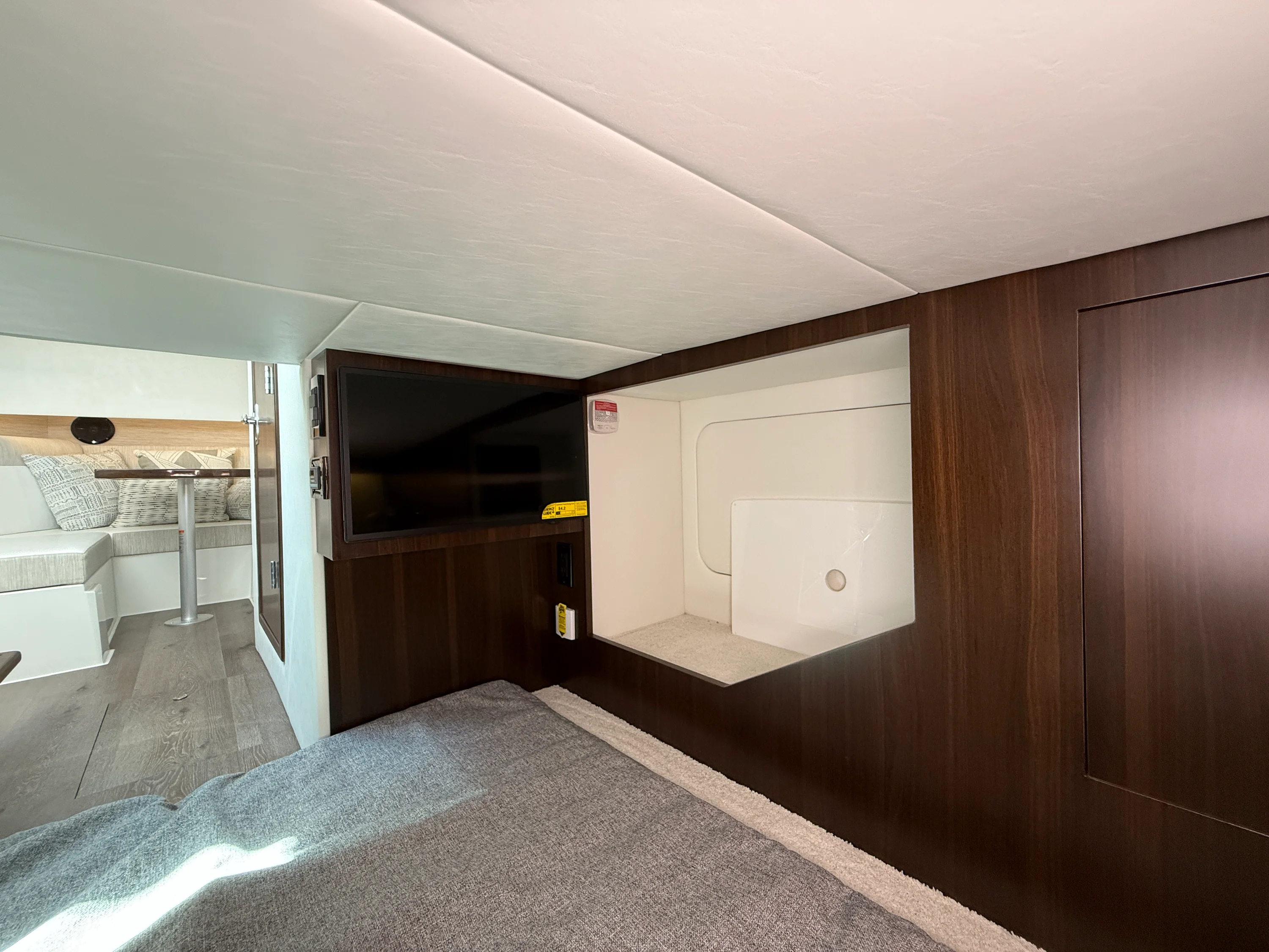 2025 Cruisers Yachts 38 GLS Image Thumbnail #52