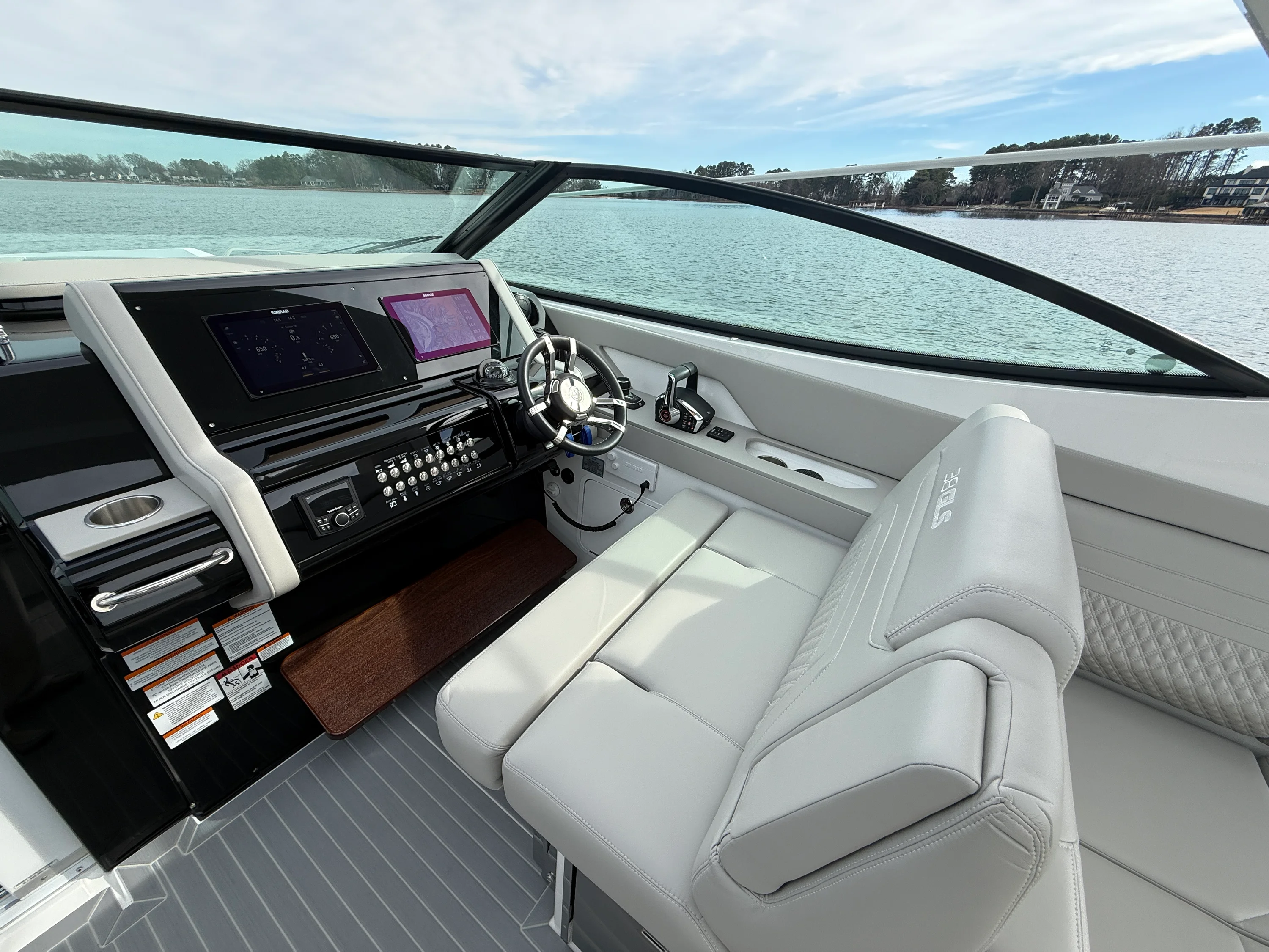 2025 Cruisers Yachts 38 GLS Image Thumbnail #25