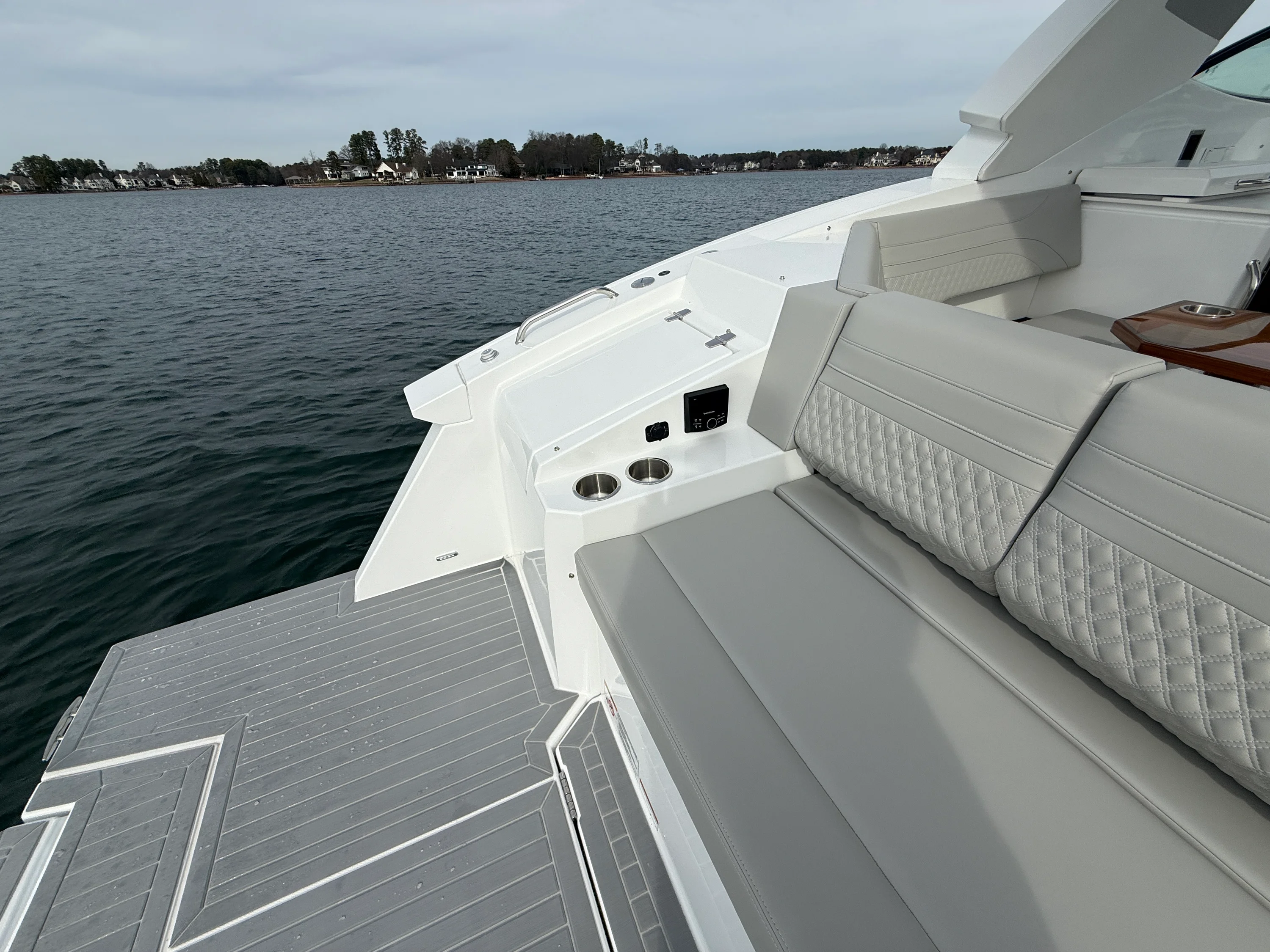 2025 Cruisers Yachts 38 GLS Image Thumbnail #15