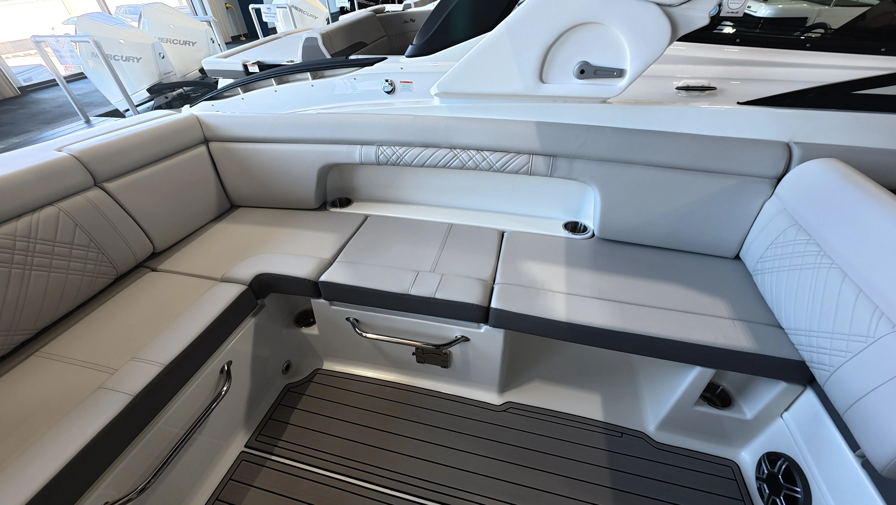 2026 Sea Ray SDX 290 Outboard Image Thumbnail #13
