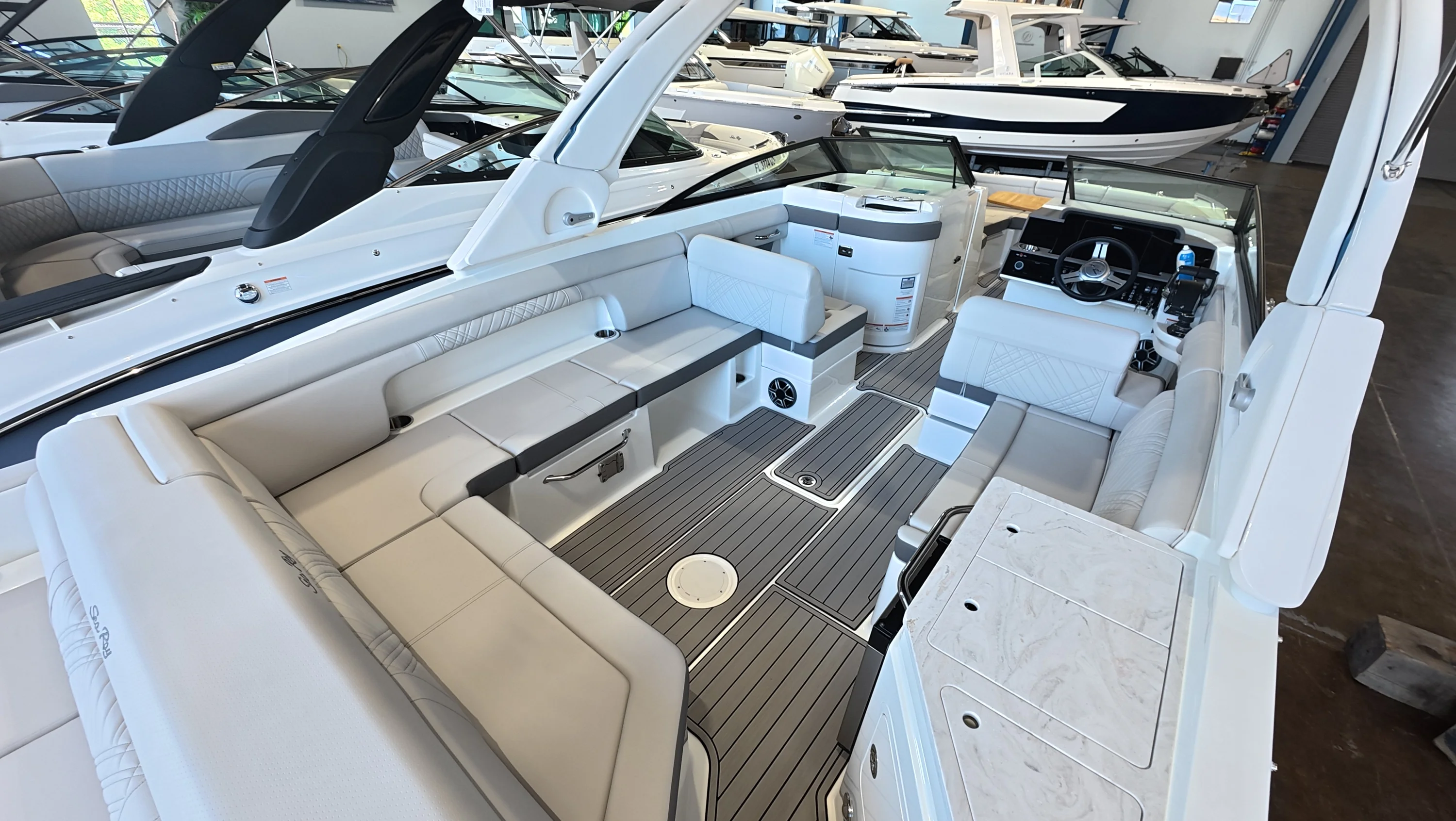 2026 Sea Ray SDX 290 Outboard Image Thumbnail #8