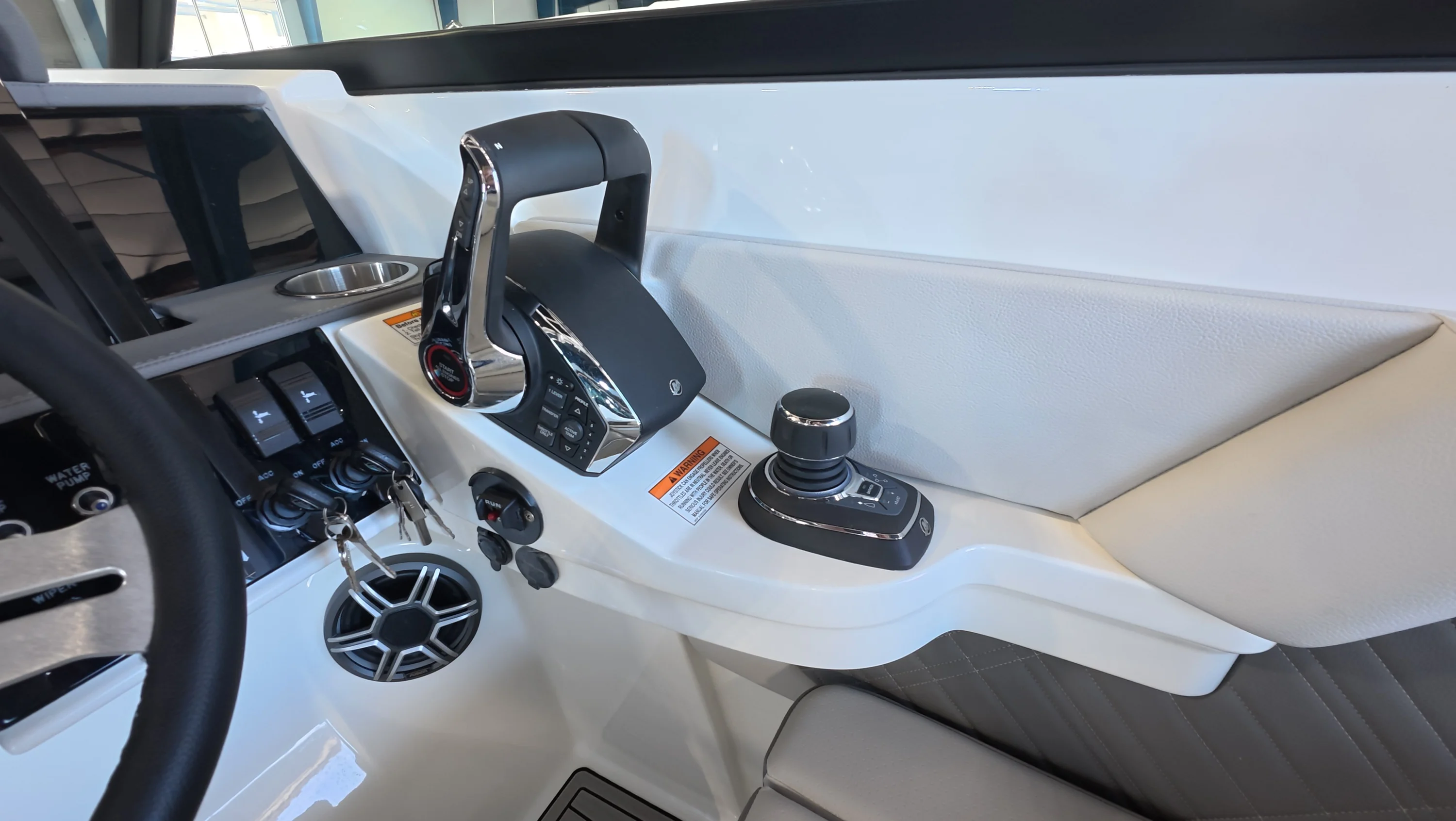 2026 Sea Ray SDX 290 Outboard Image Thumbnail #16