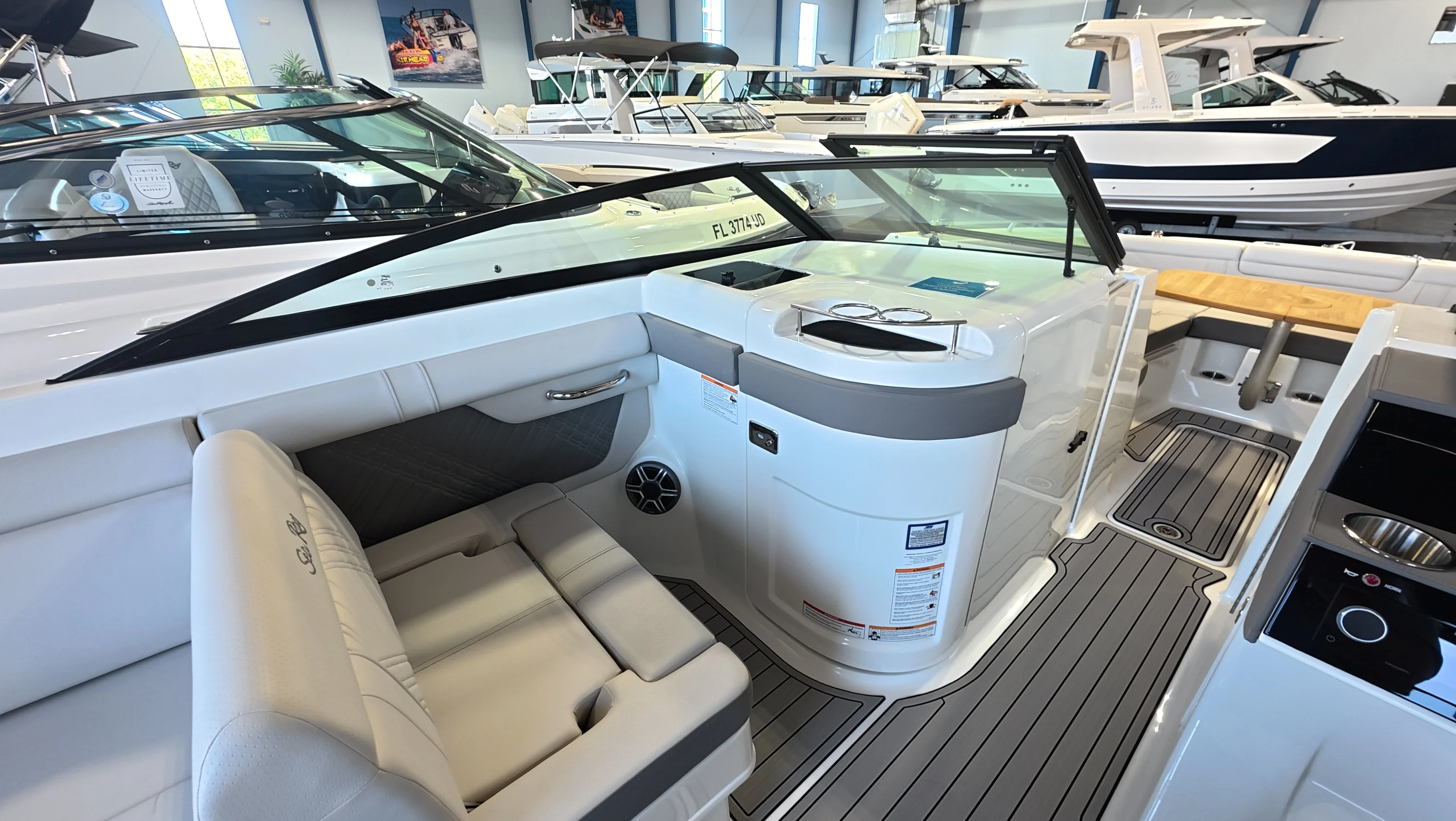 2026 Sea Ray SDX 290 Outboard Image Thumbnail #17