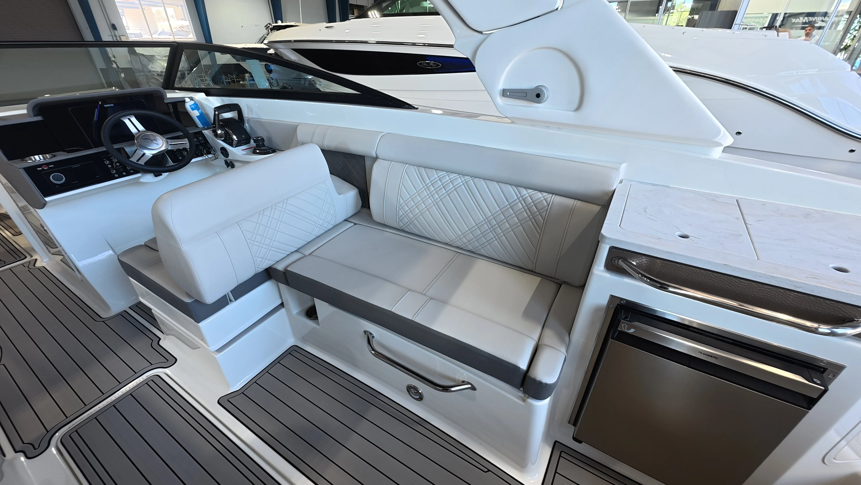 2026 Sea Ray SDX 290 Outboard Image Thumbnail #12