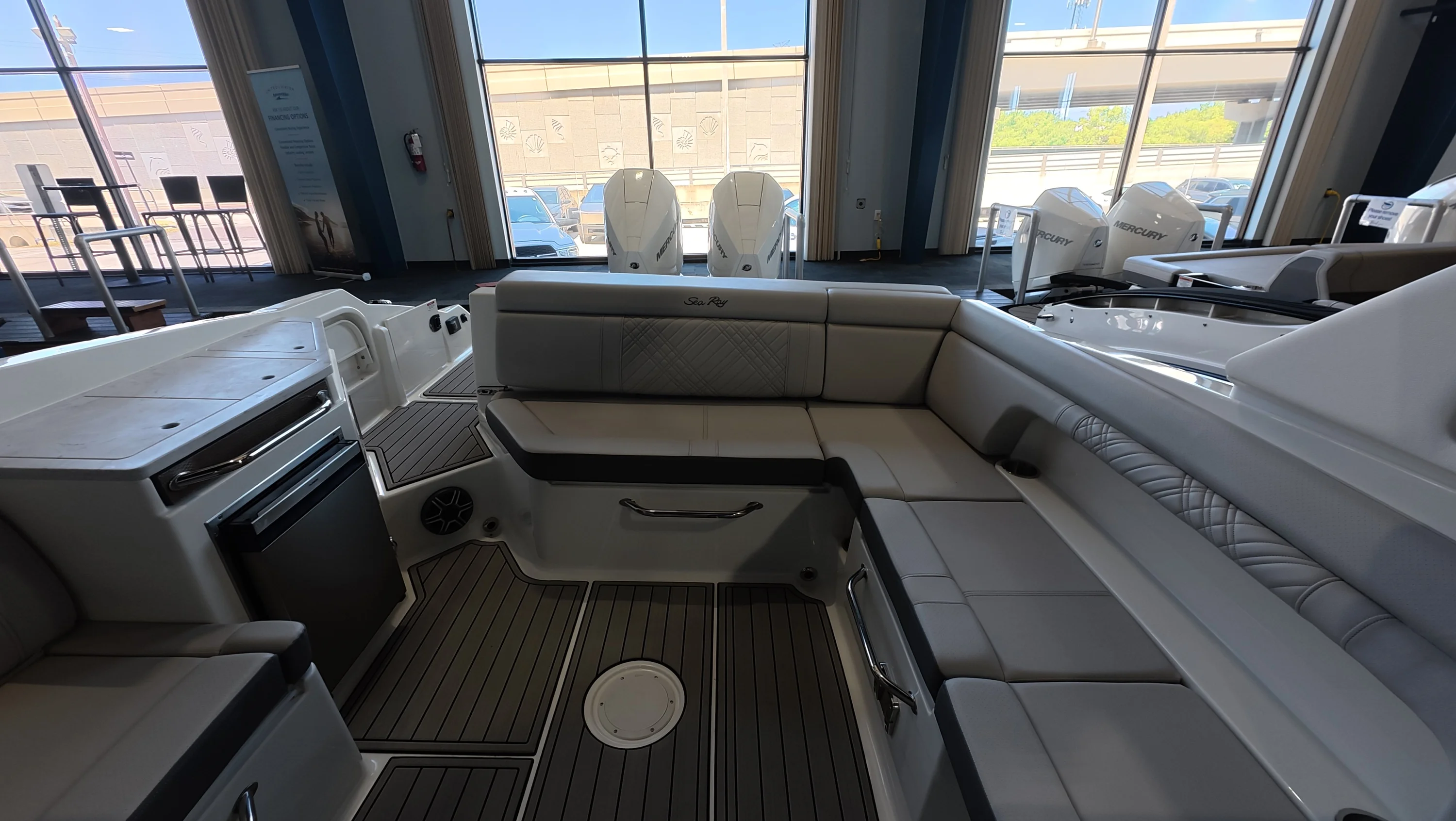 2026 Sea Ray SDX 290 Outboard Image Thumbnail #10