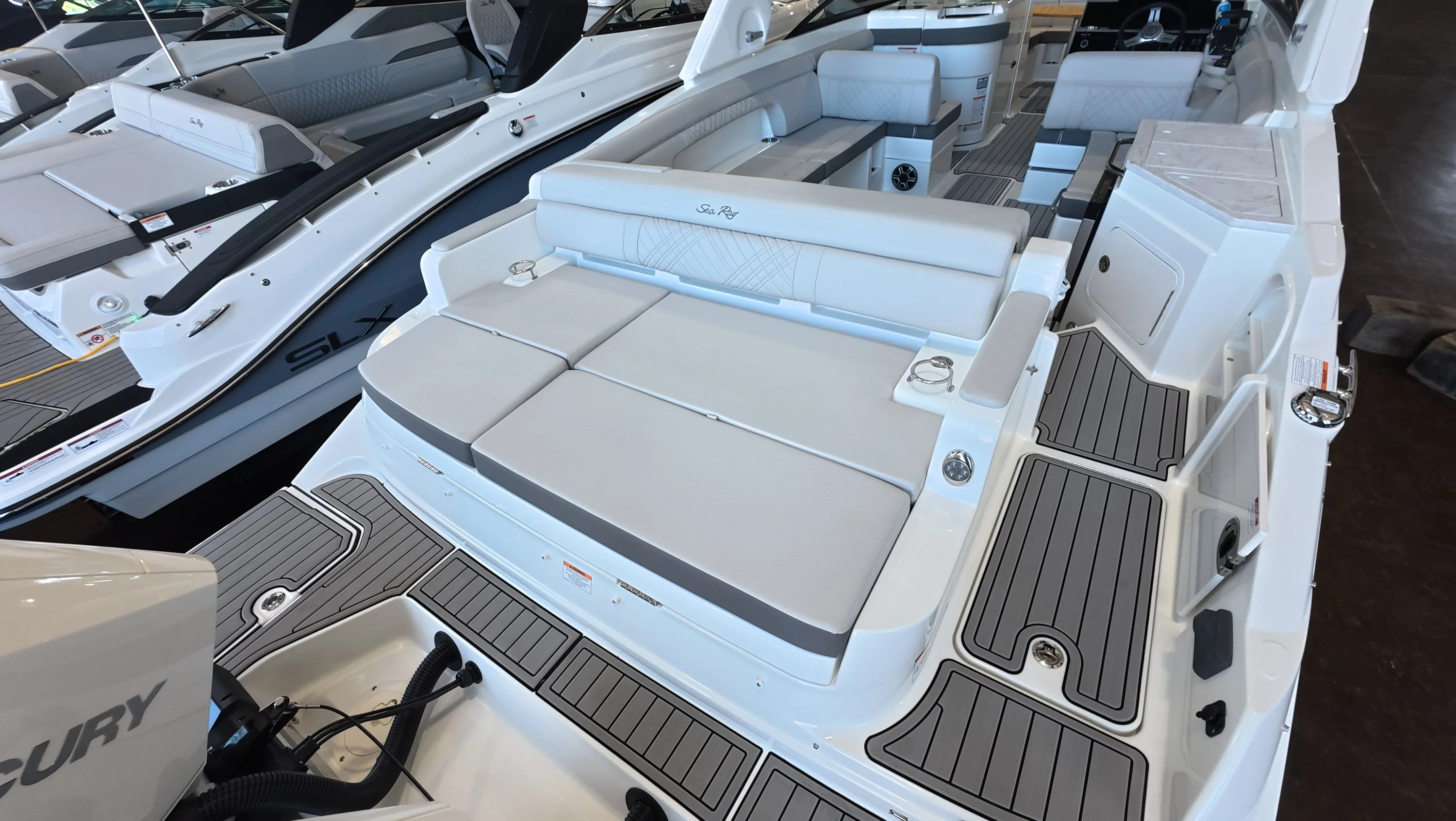 2026 Sea Ray SDX 290 Outboard Image Thumbnail #7