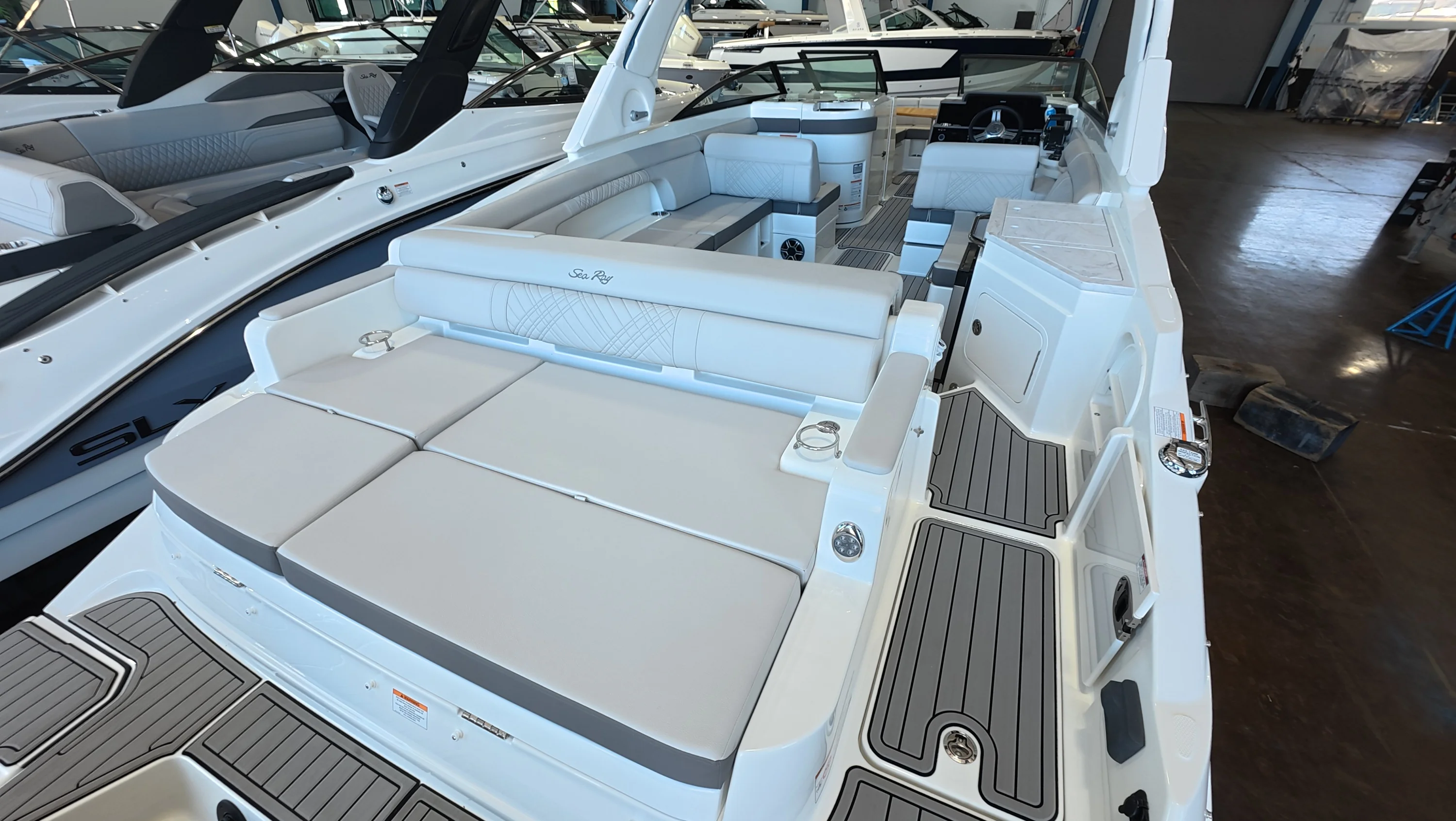 2026 Sea Ray SDX 290 Outboard Image Thumbnail #5