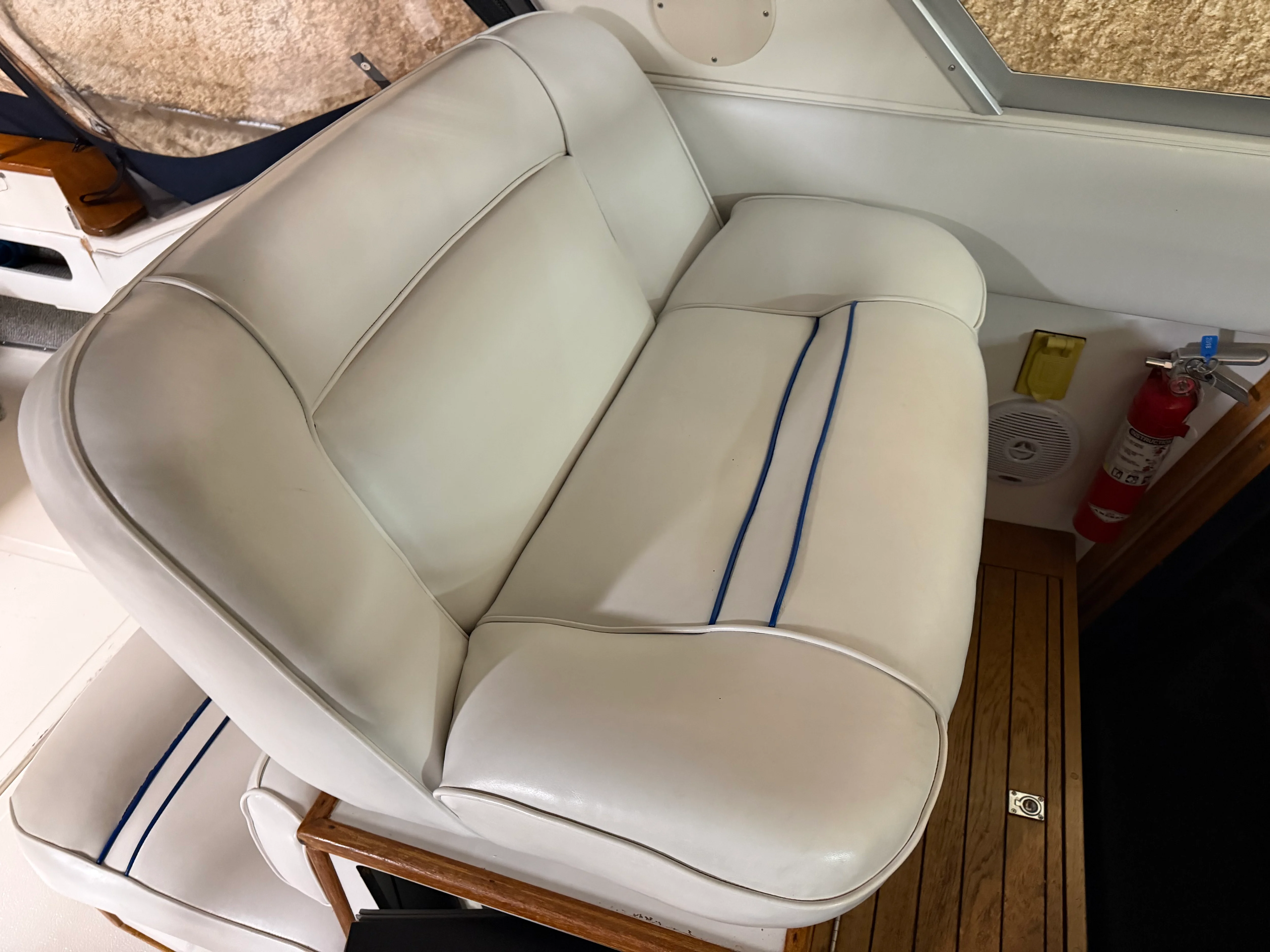 1988 Sea Ray 390 EC Image Thumbnail #27