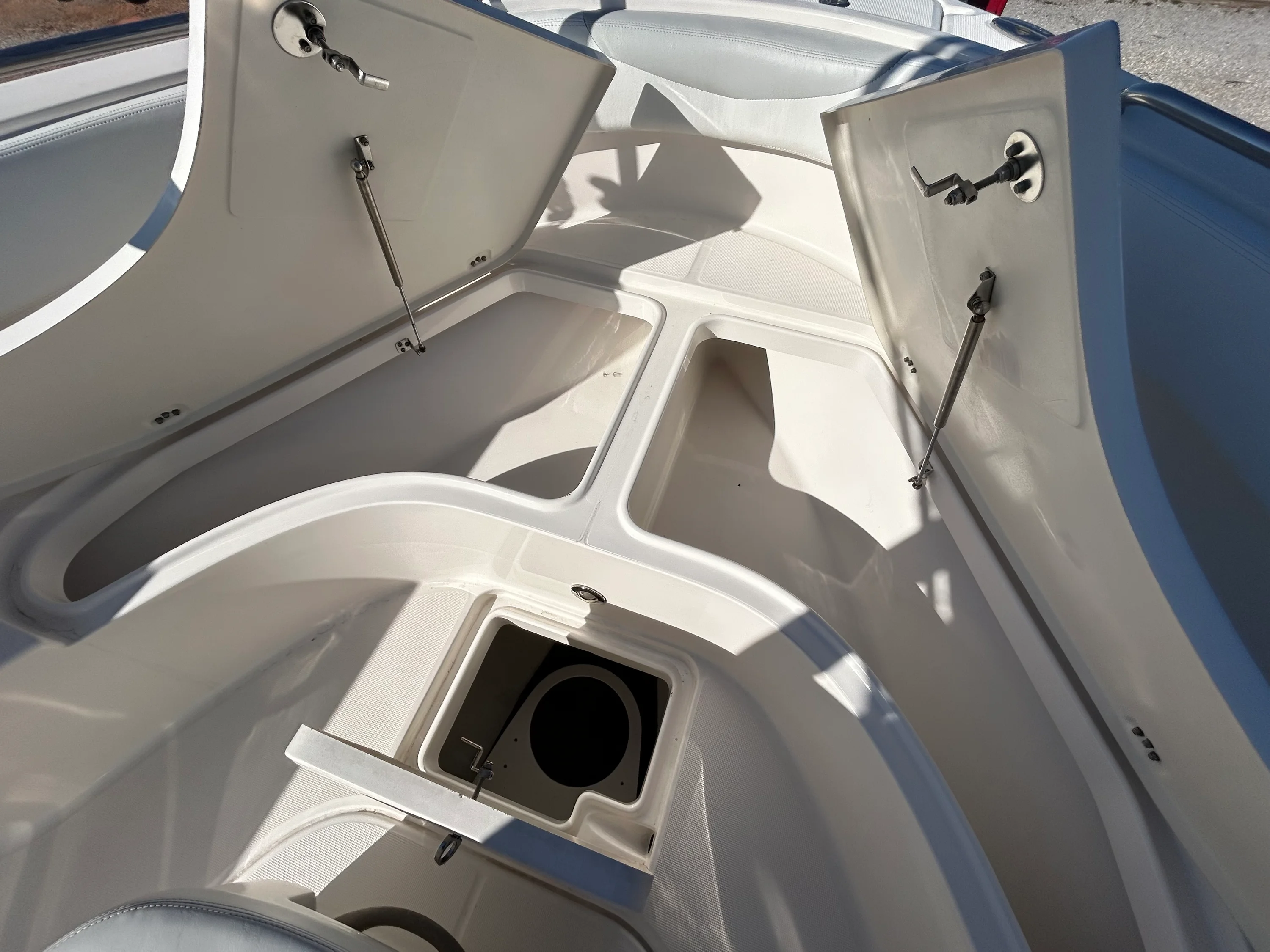 2015 Robalo R222 Image Thumbnail #9