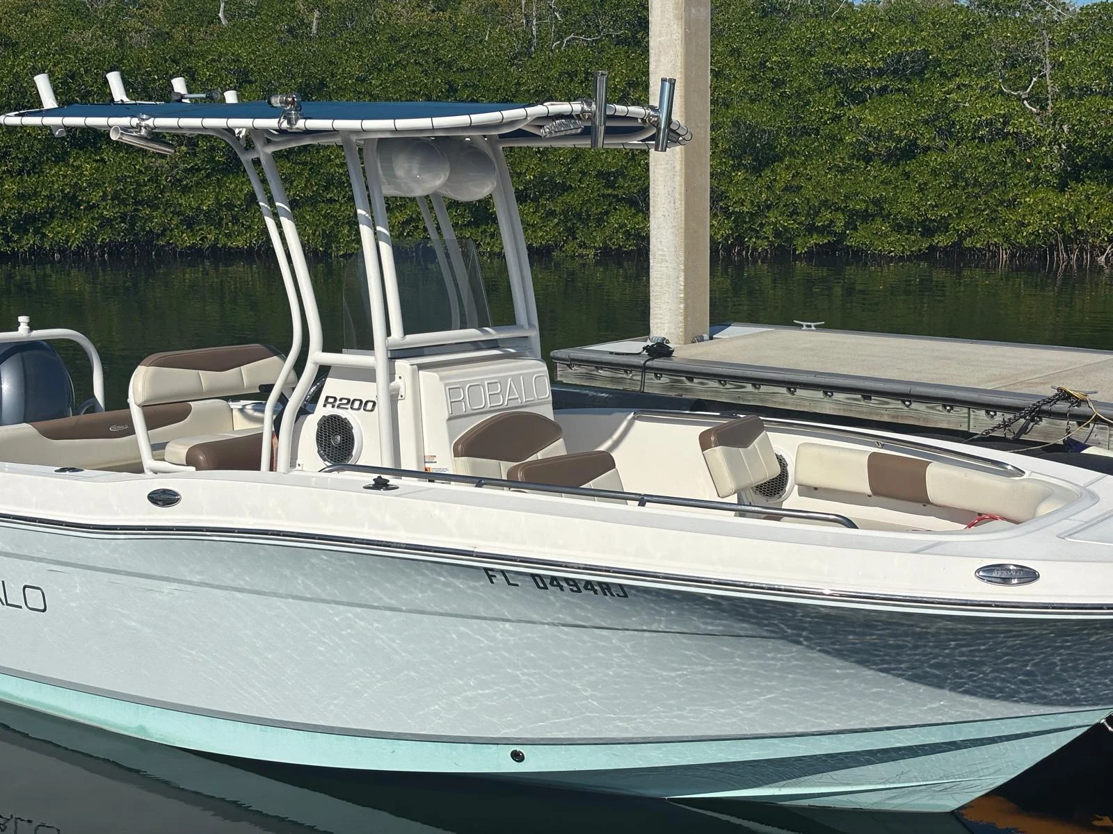 2017 Robalo R200ES Image Thumbnail #2
