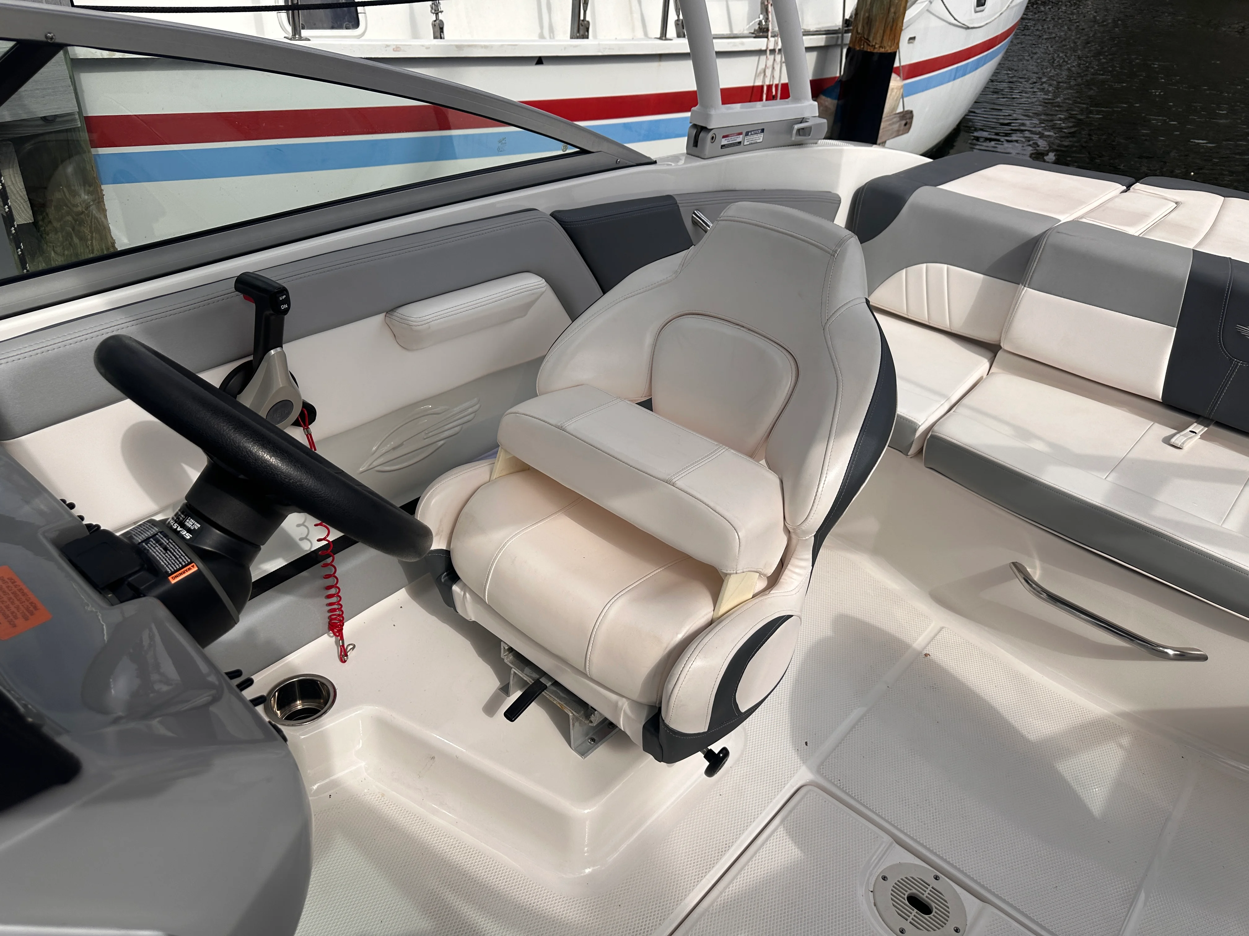 2021 Chaparral 21 SSI Image Thumbnail #14