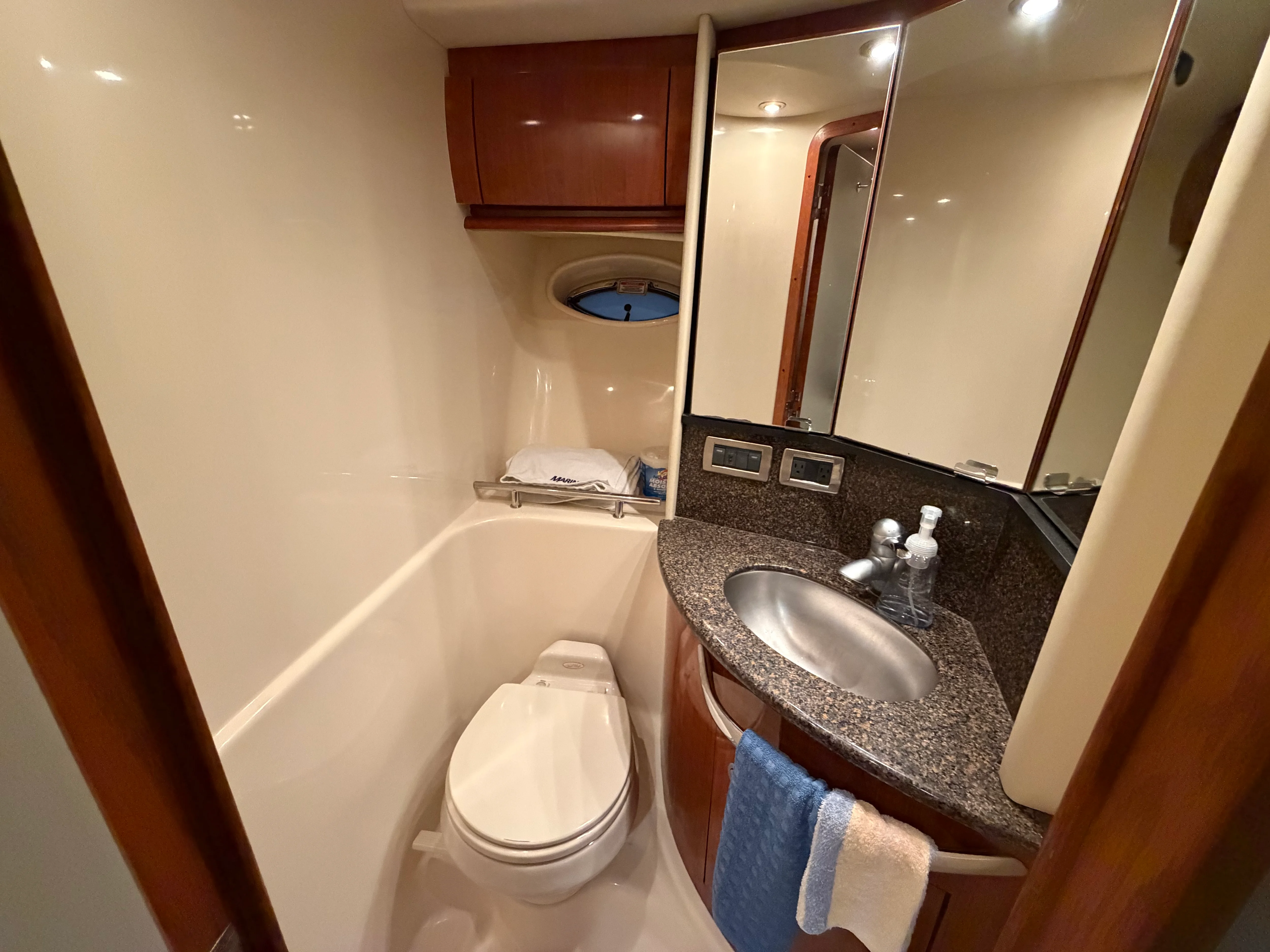 2006 Sea Ray 44 SUNDANCER Image Thumbnail #36