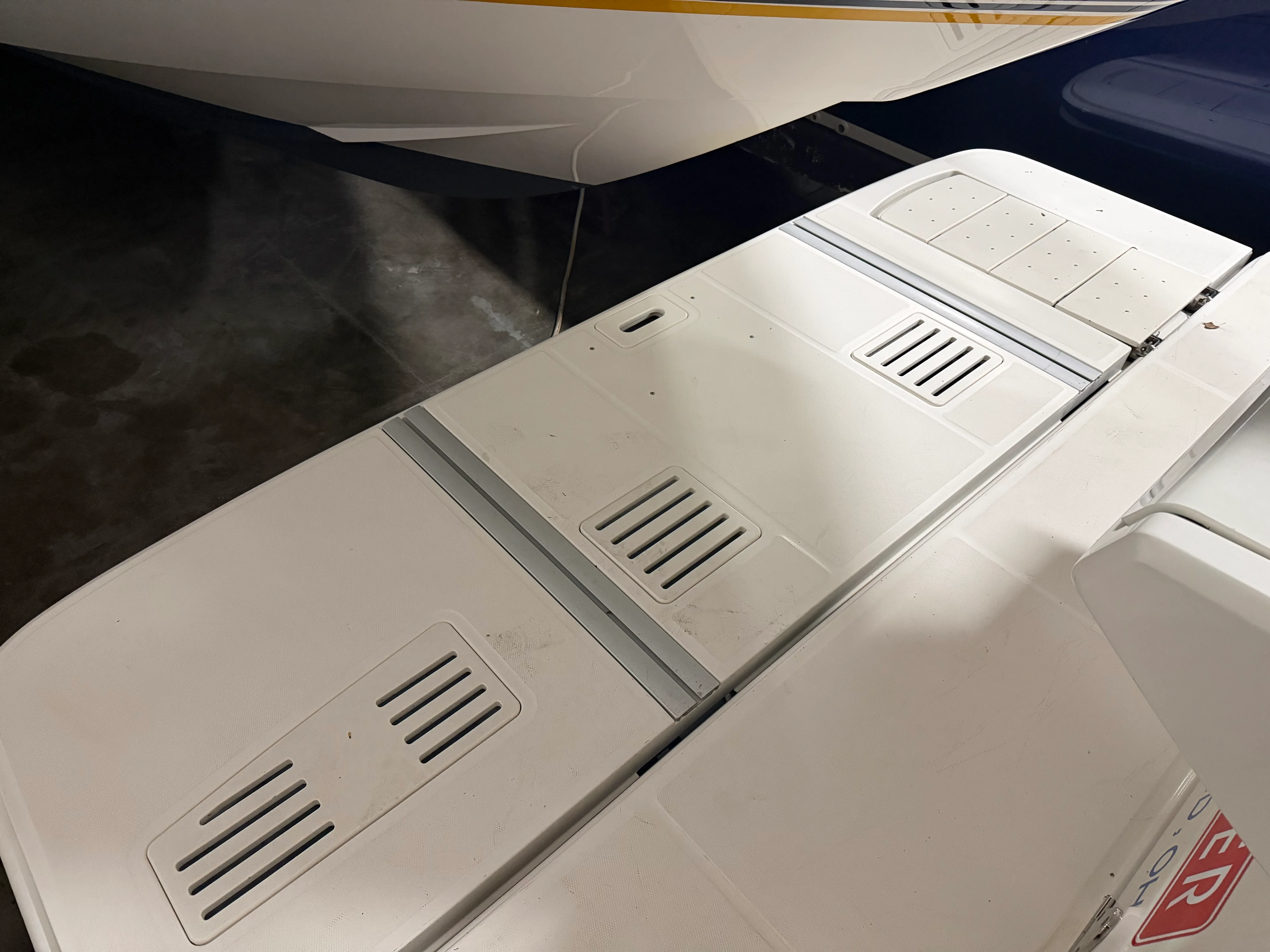 2017 Sea Ray Sundancer 400 Image Thumbnail #12