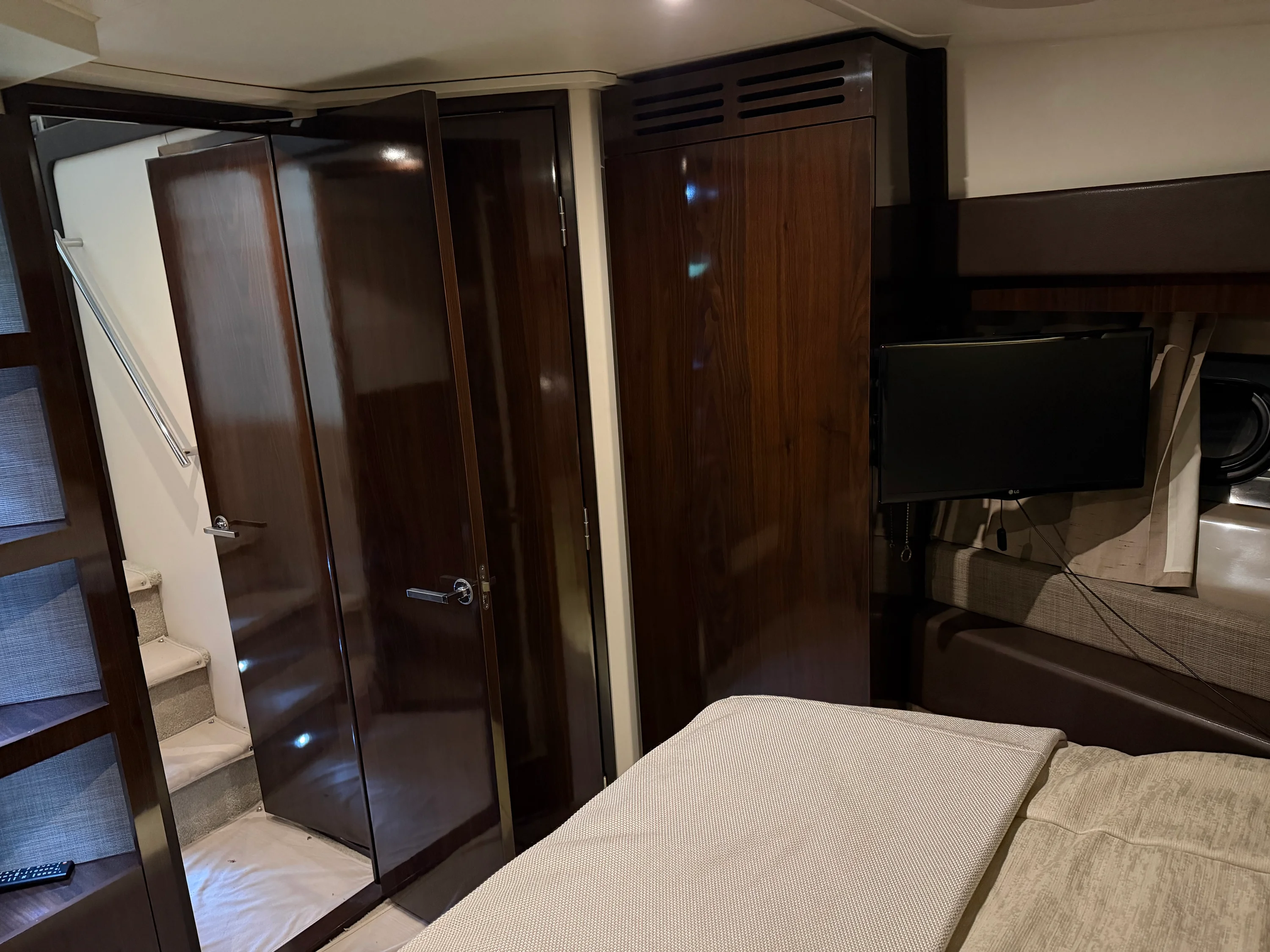 2017 Sea Ray Sundancer 400 Image Thumbnail #28