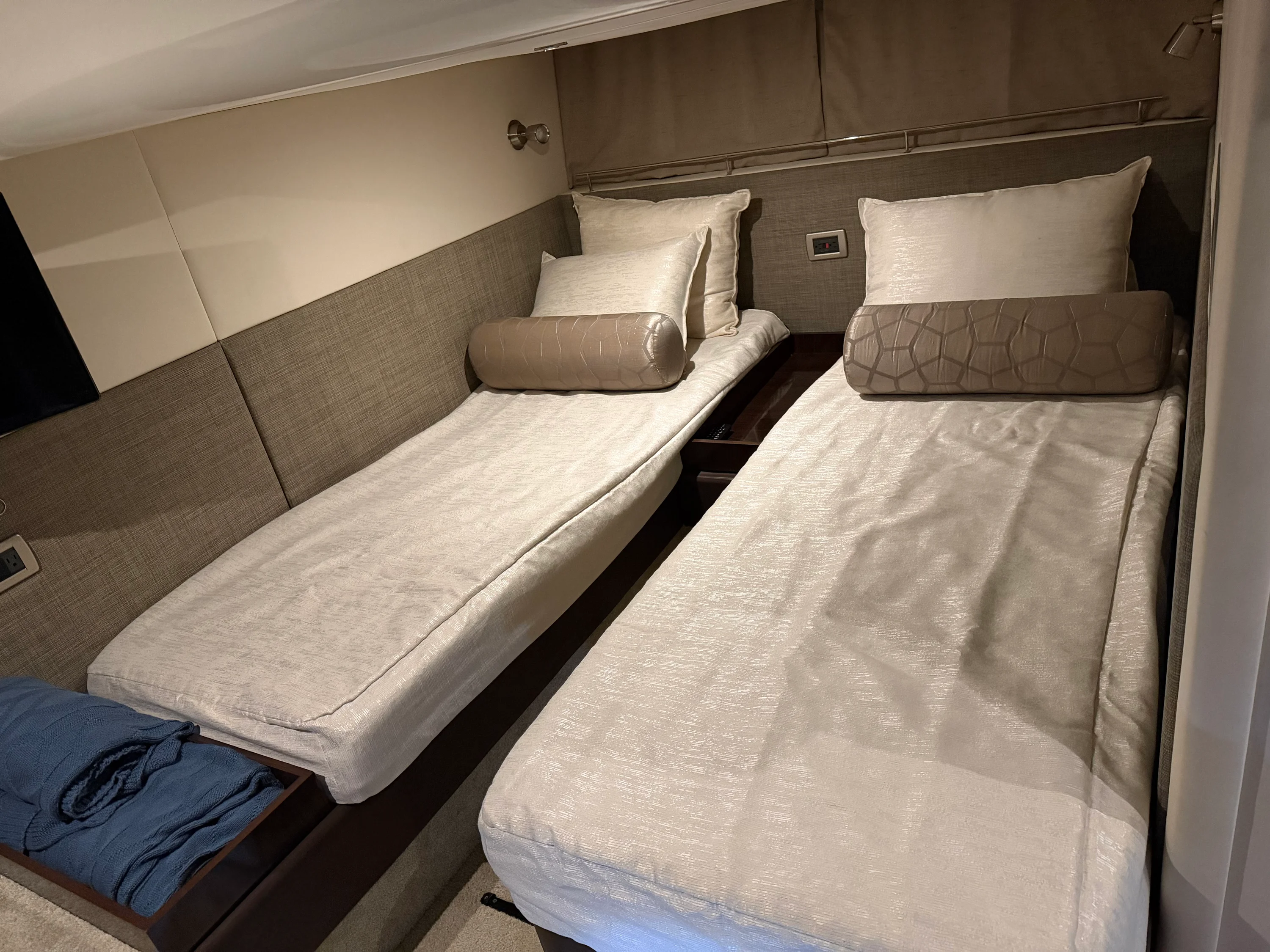 2017 Sea Ray Sundancer 400 Image Thumbnail #35