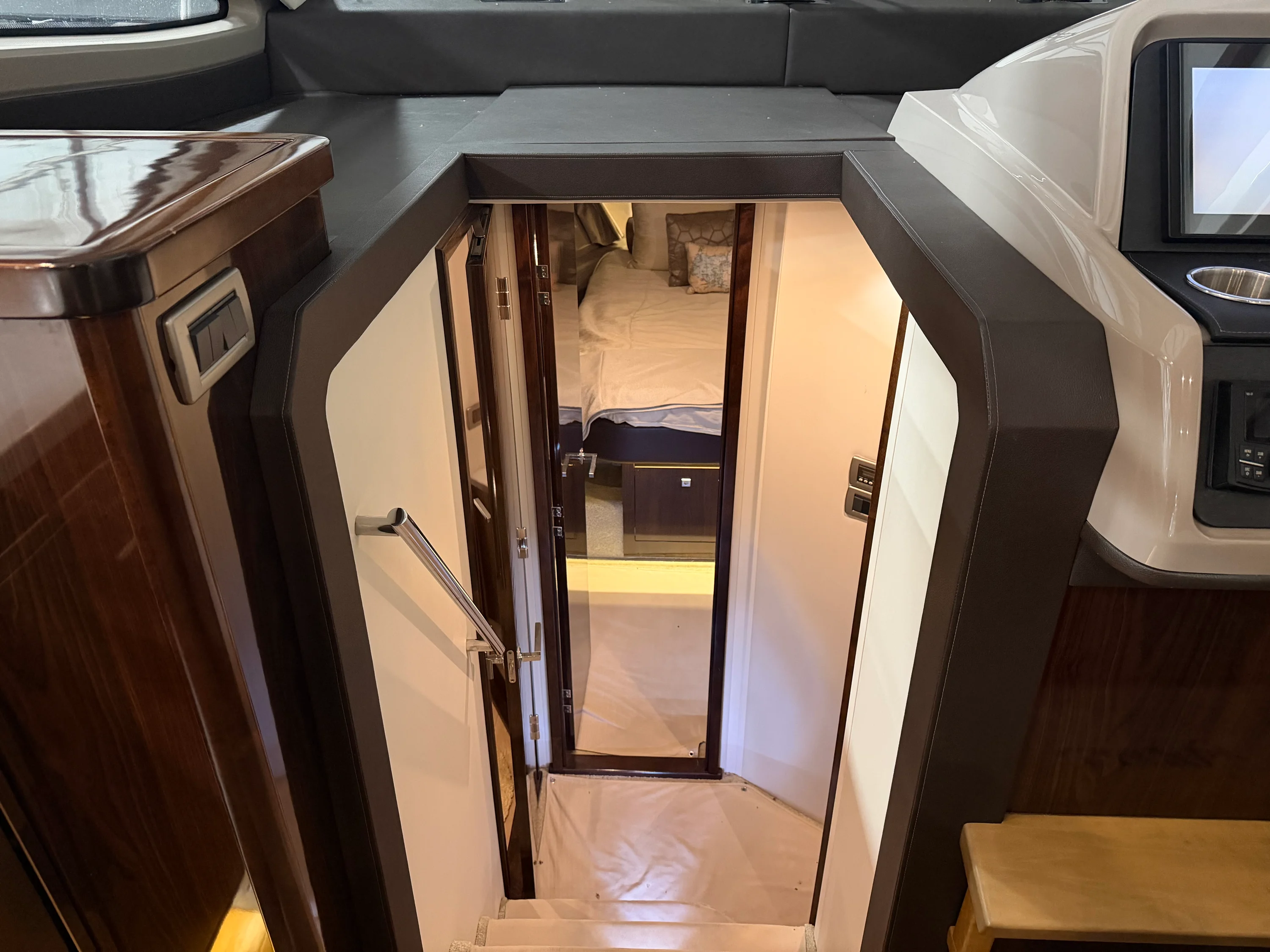 2017 Sea Ray Sundancer 400 Image Thumbnail #26