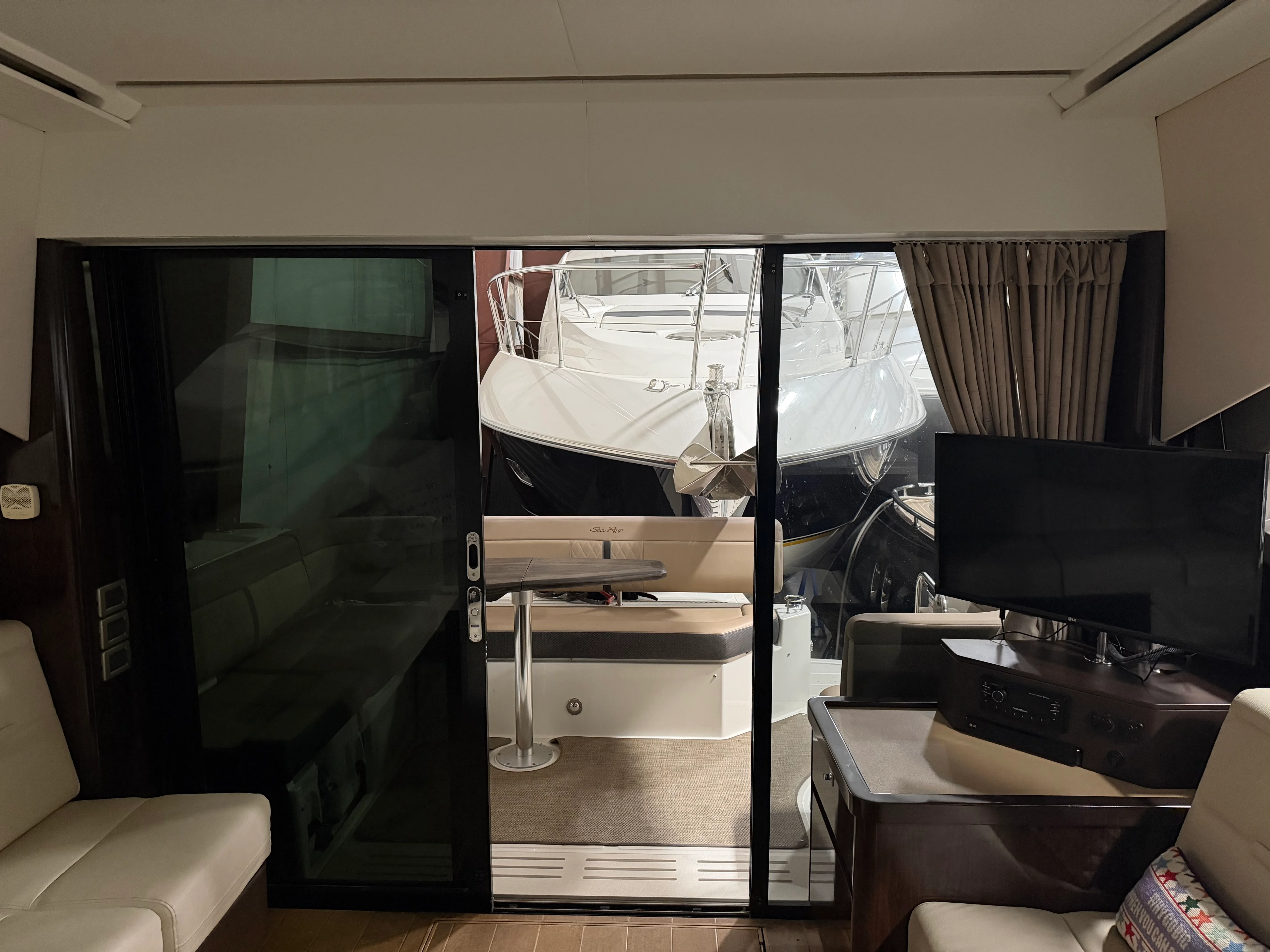 2017 Sea Ray Sundancer 400 Image Thumbnail #7