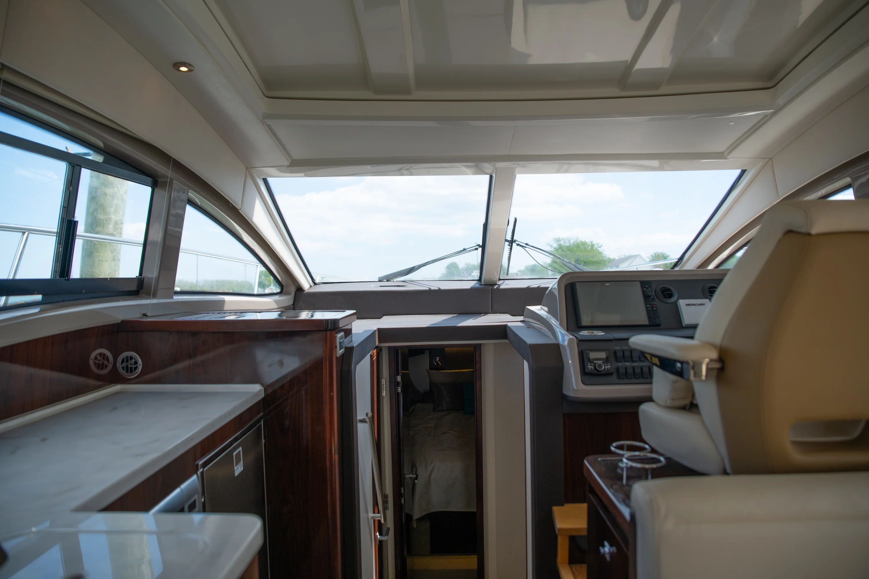 2017 Sea Ray Sundancer 400 Image Thumbnail #20