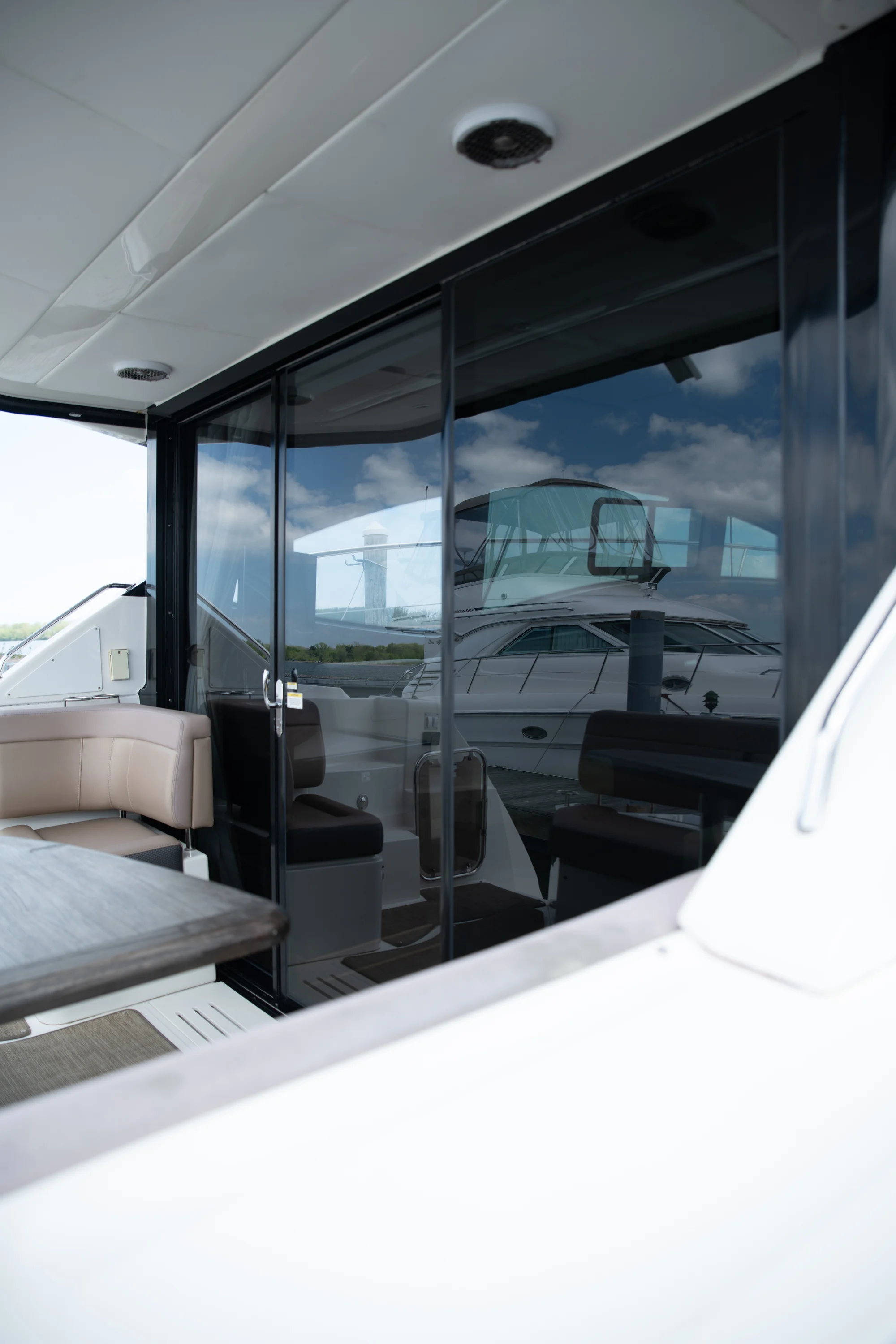 2017 Sea Ray Sundancer 400 Image Thumbnail #11