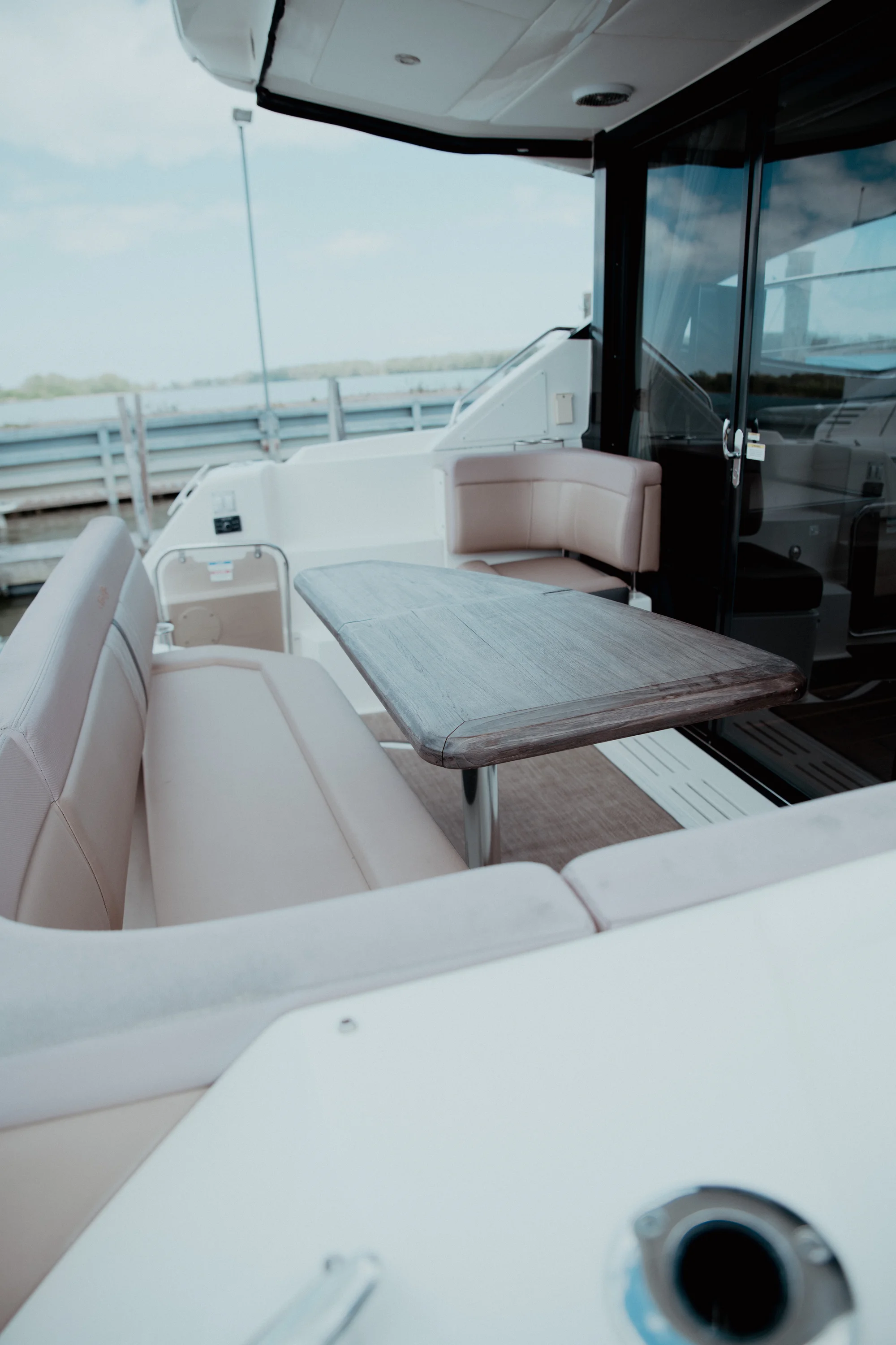 2017 Sea Ray Sundancer 400 Image Thumbnail #8