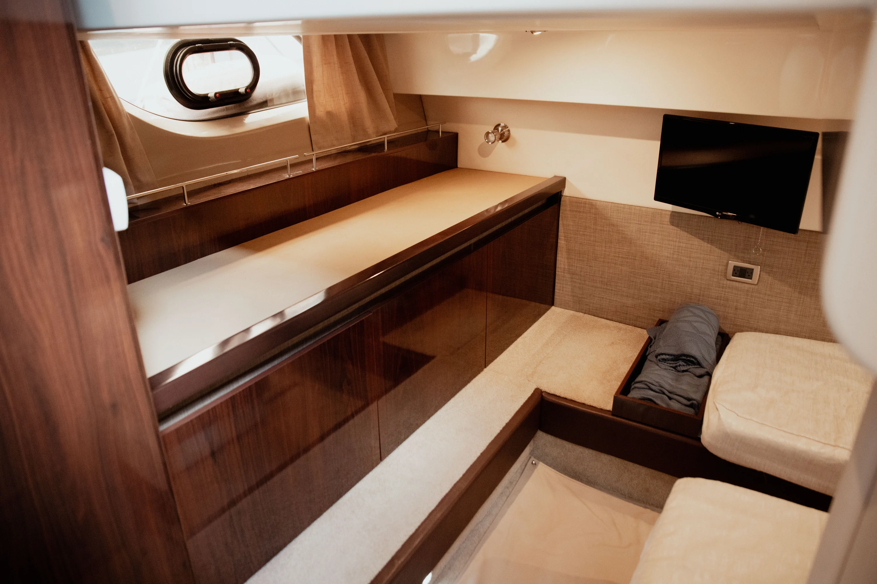 2017 Sea Ray Sundancer 400 Image Thumbnail #34