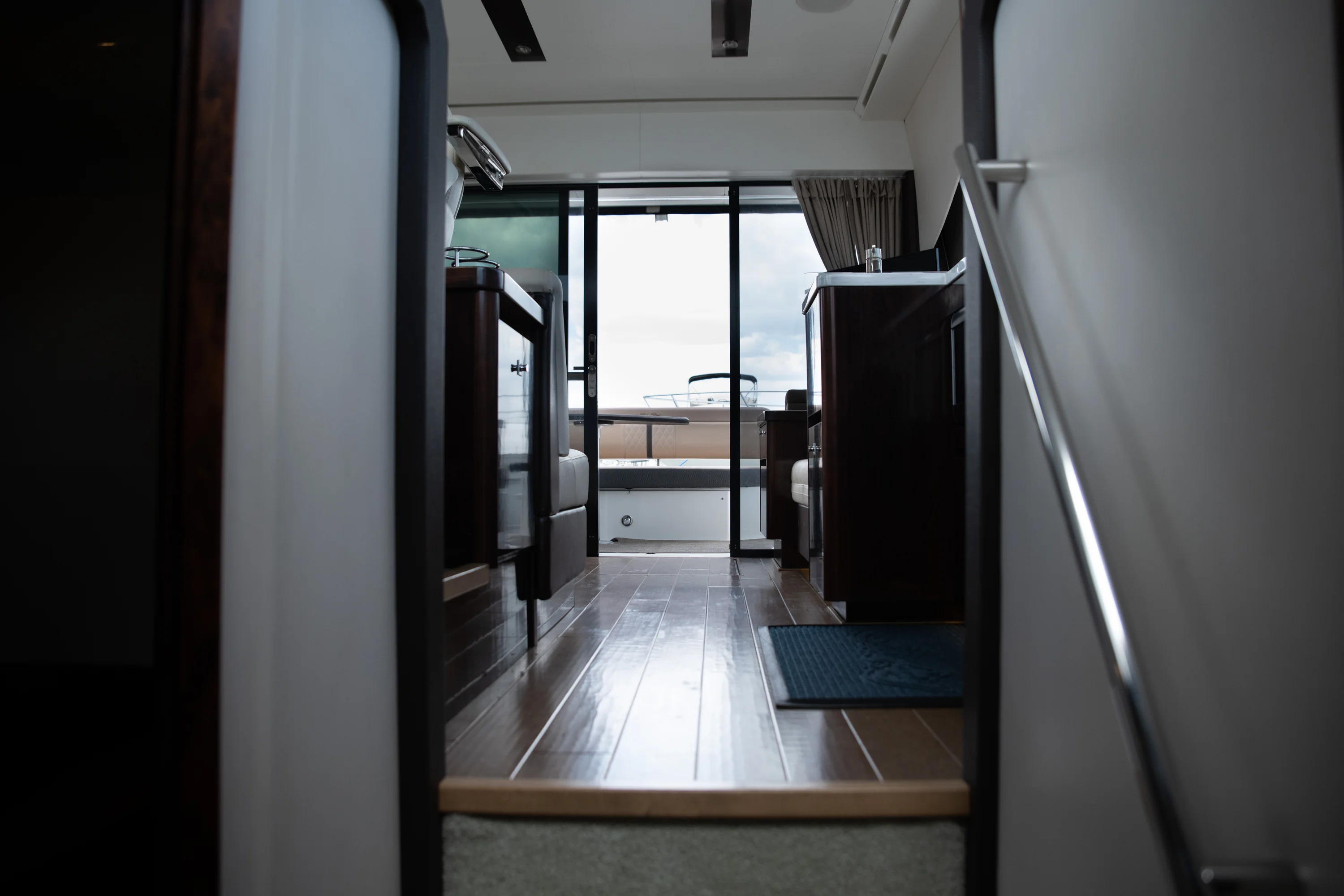 2017 Sea Ray Sundancer 400 Image Thumbnail #24