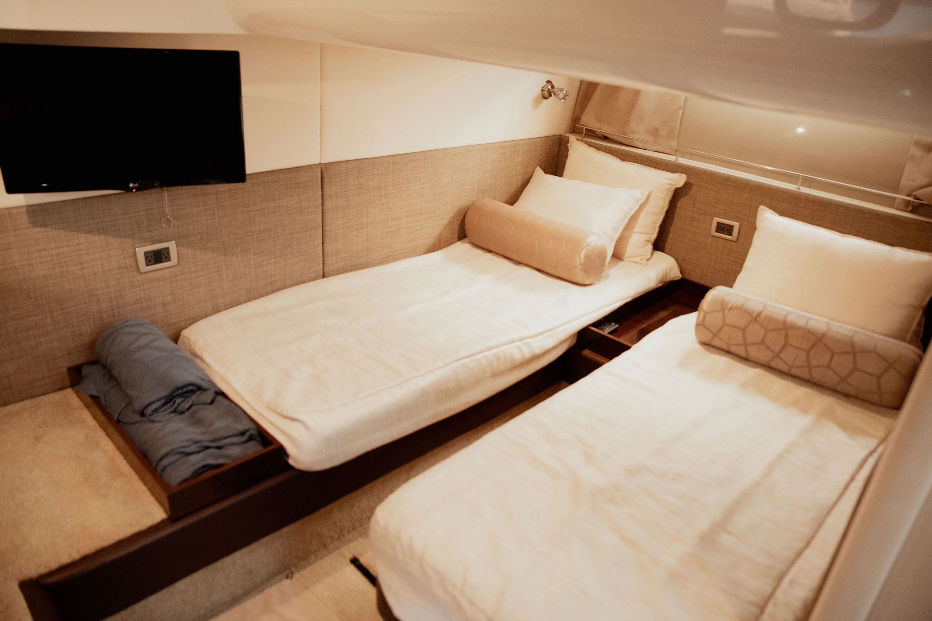 2017 Sea Ray Sundancer 400 Image Thumbnail #35