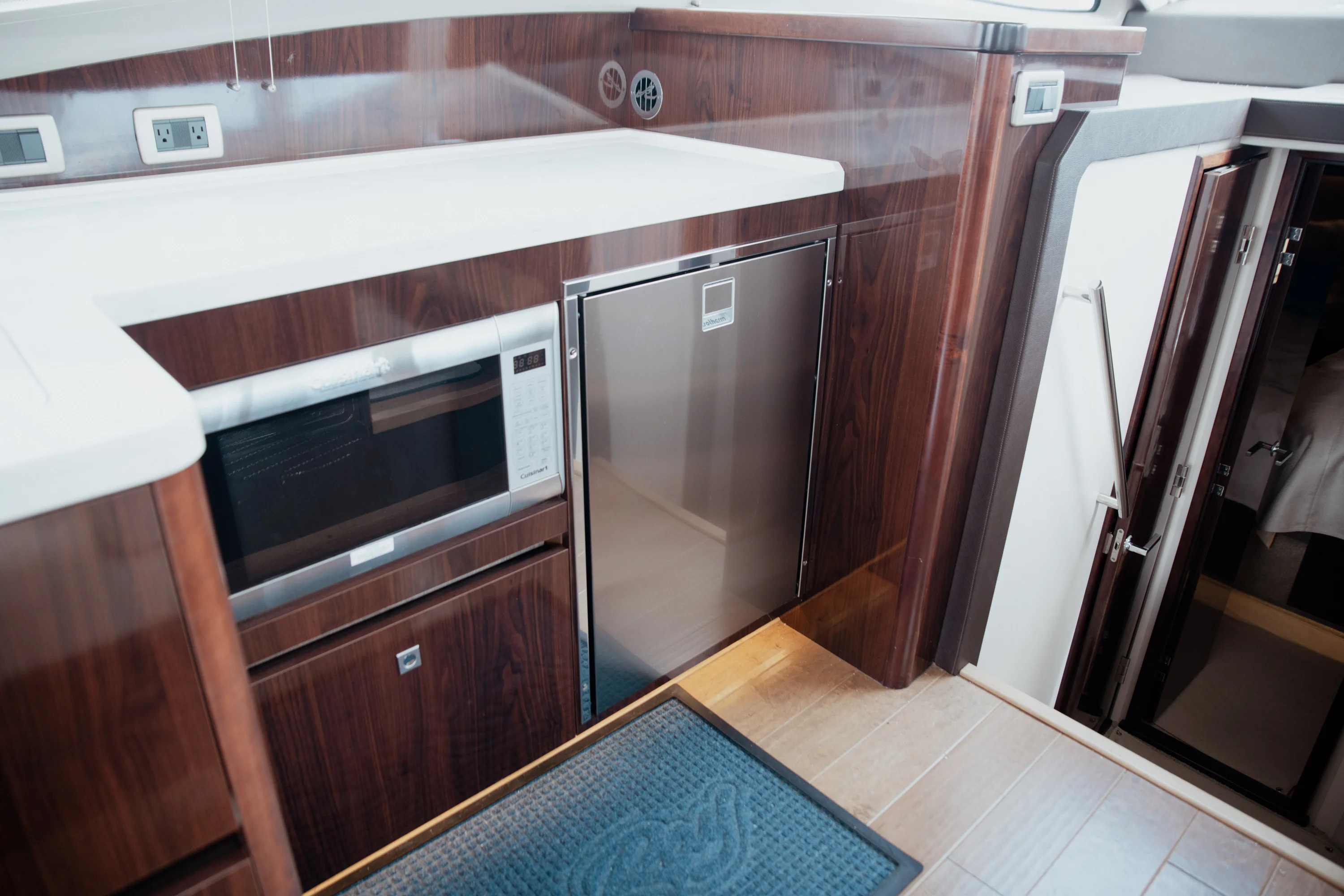 2017 Sea Ray Sundancer 400 Image Thumbnail #22