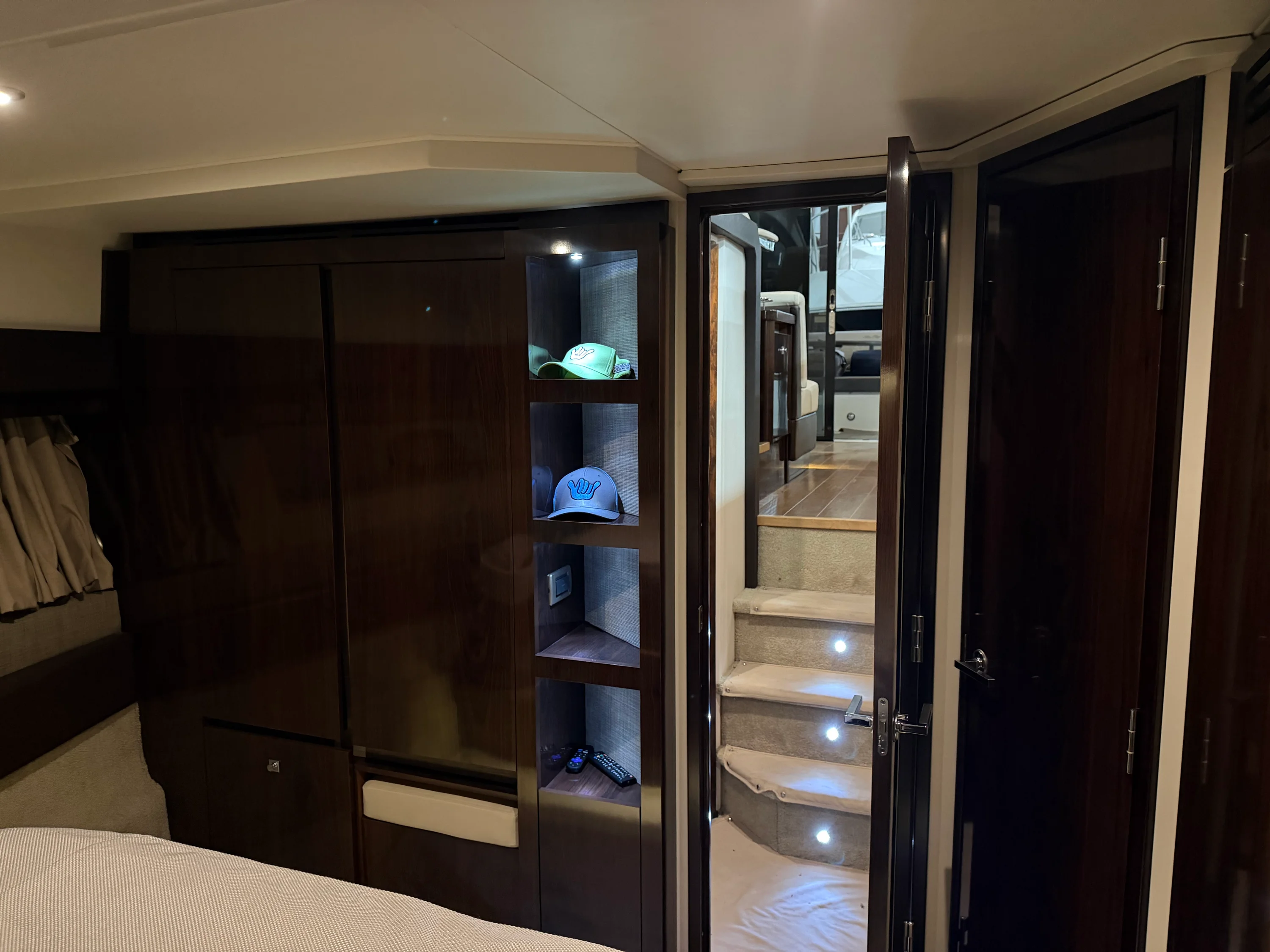 2017 Sea Ray Sundancer 400 Image Thumbnail #29