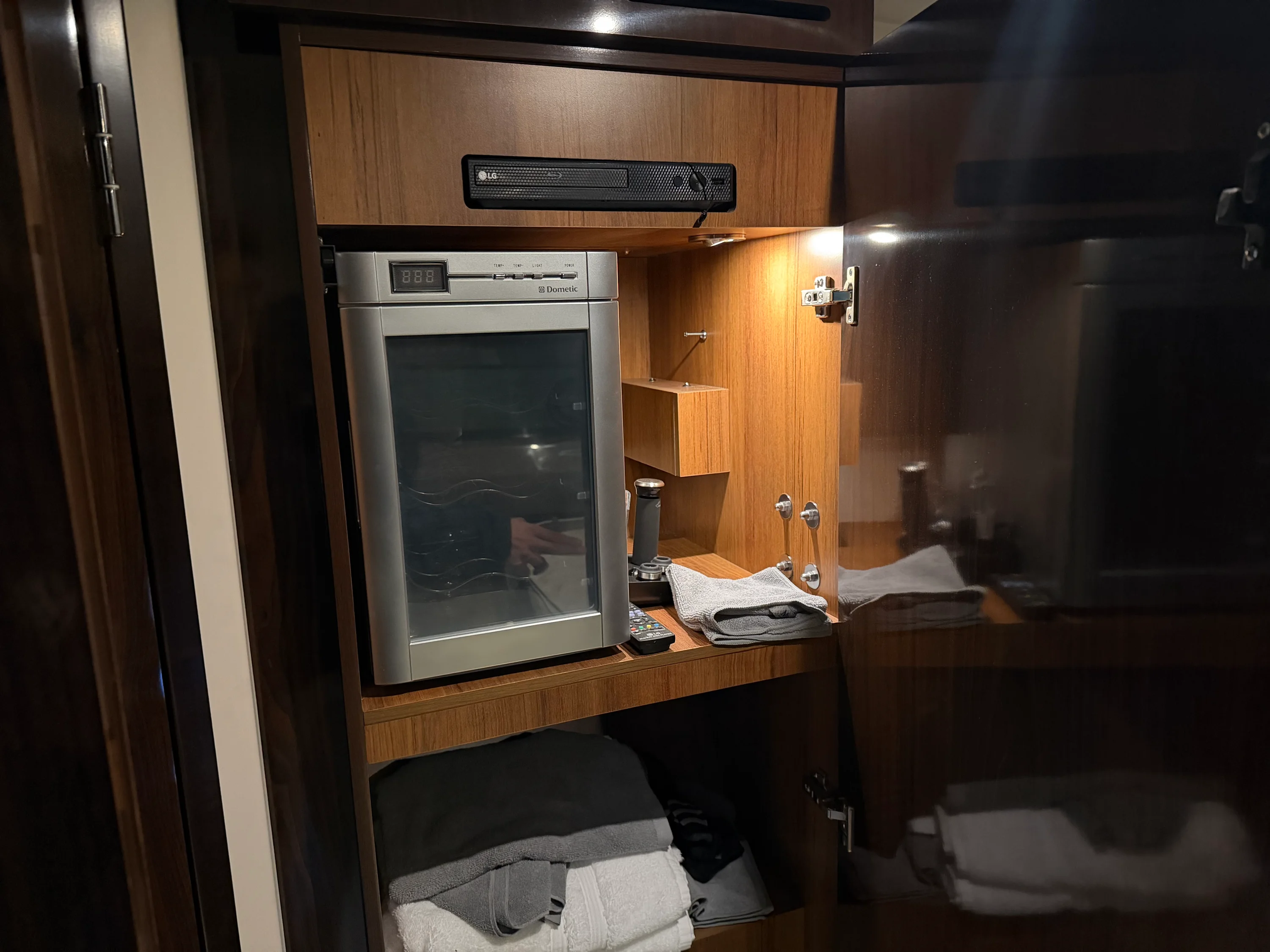 2017 Sea Ray Sundancer 400 Image Thumbnail #30