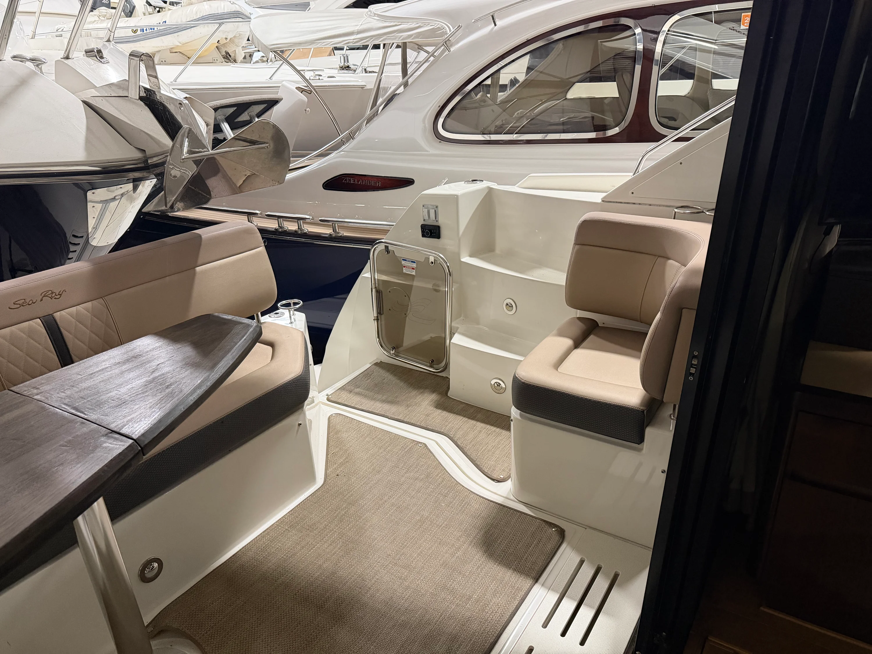 2017 Sea Ray Sundancer 400 Image Thumbnail #5