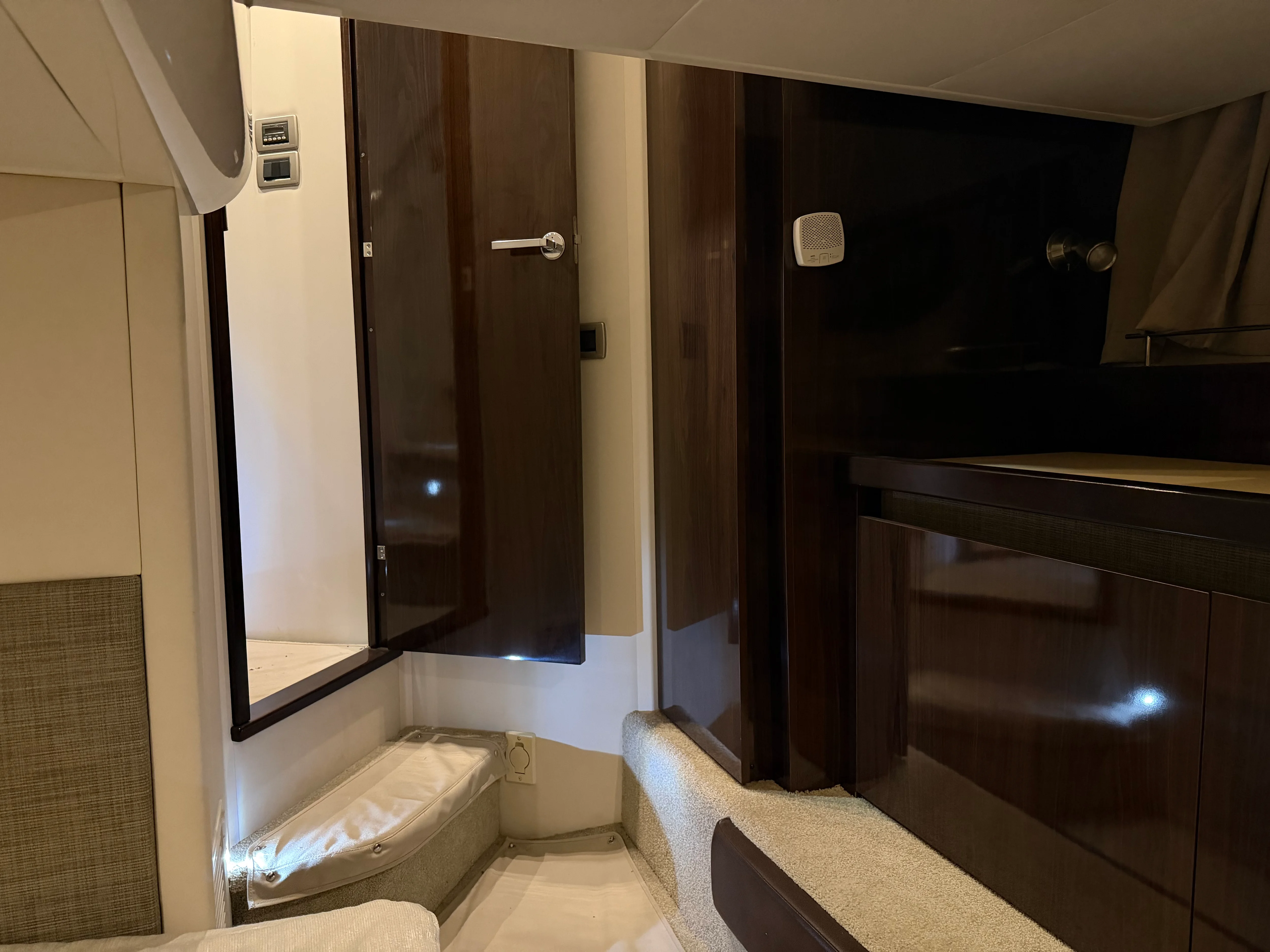 2017 Sea Ray Sundancer 400 Image Thumbnail #38