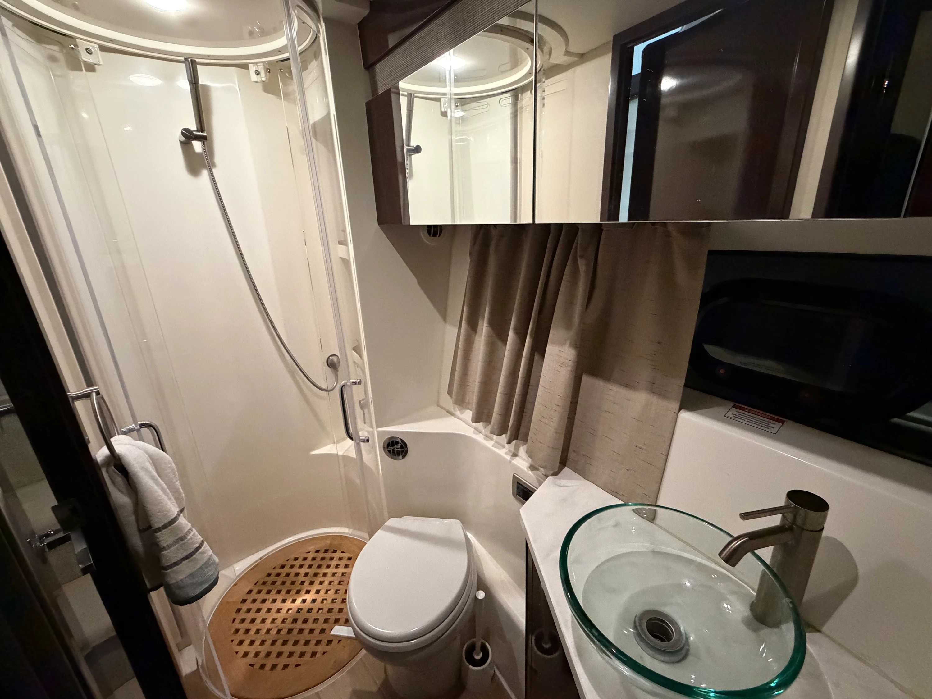 2017 Sea Ray Sundancer 400 Image Thumbnail #31