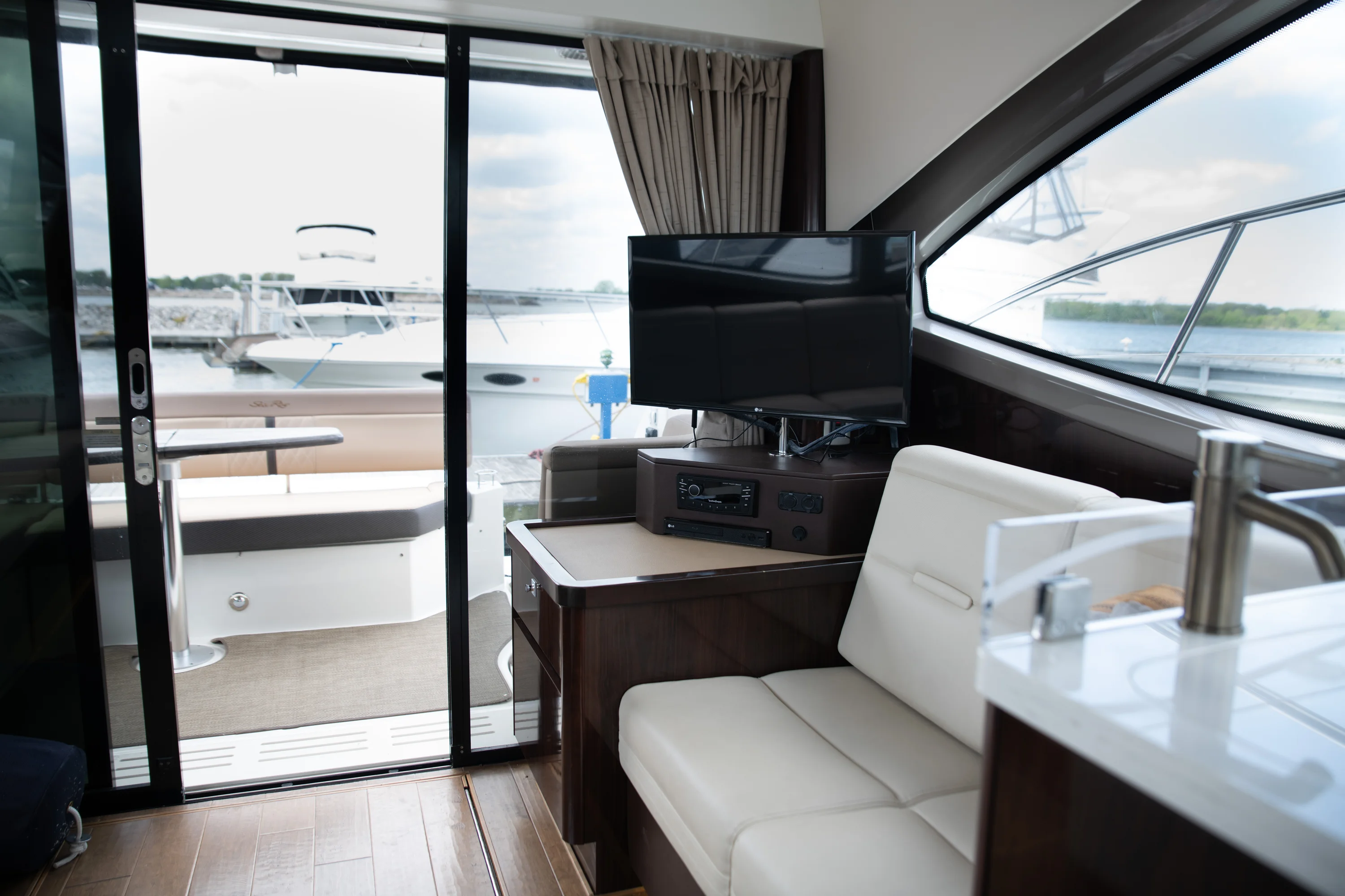 2017 Sea Ray Sundancer 400 Image Thumbnail #17