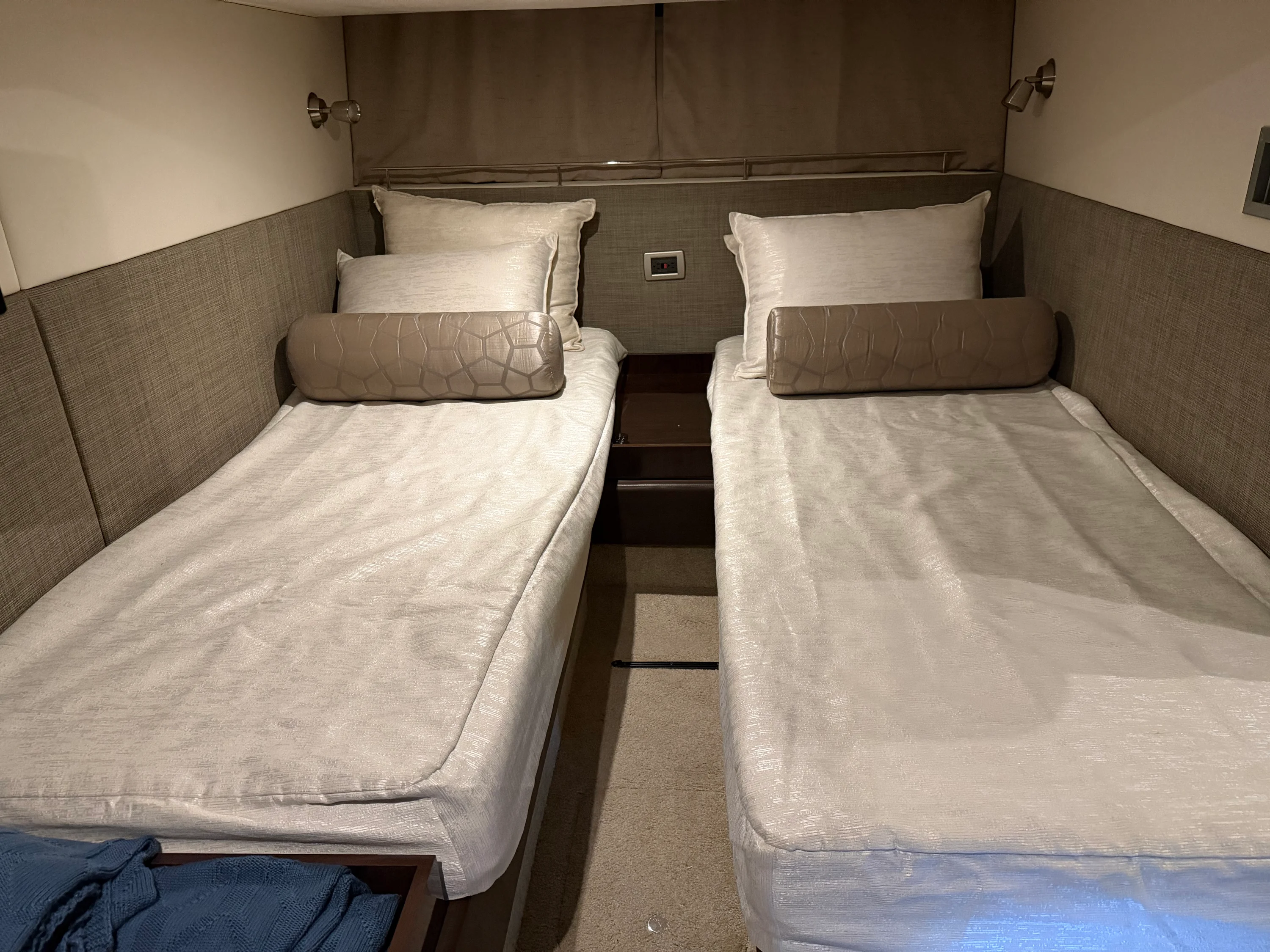 2017 Sea Ray Sundancer 400 Image Thumbnail #36