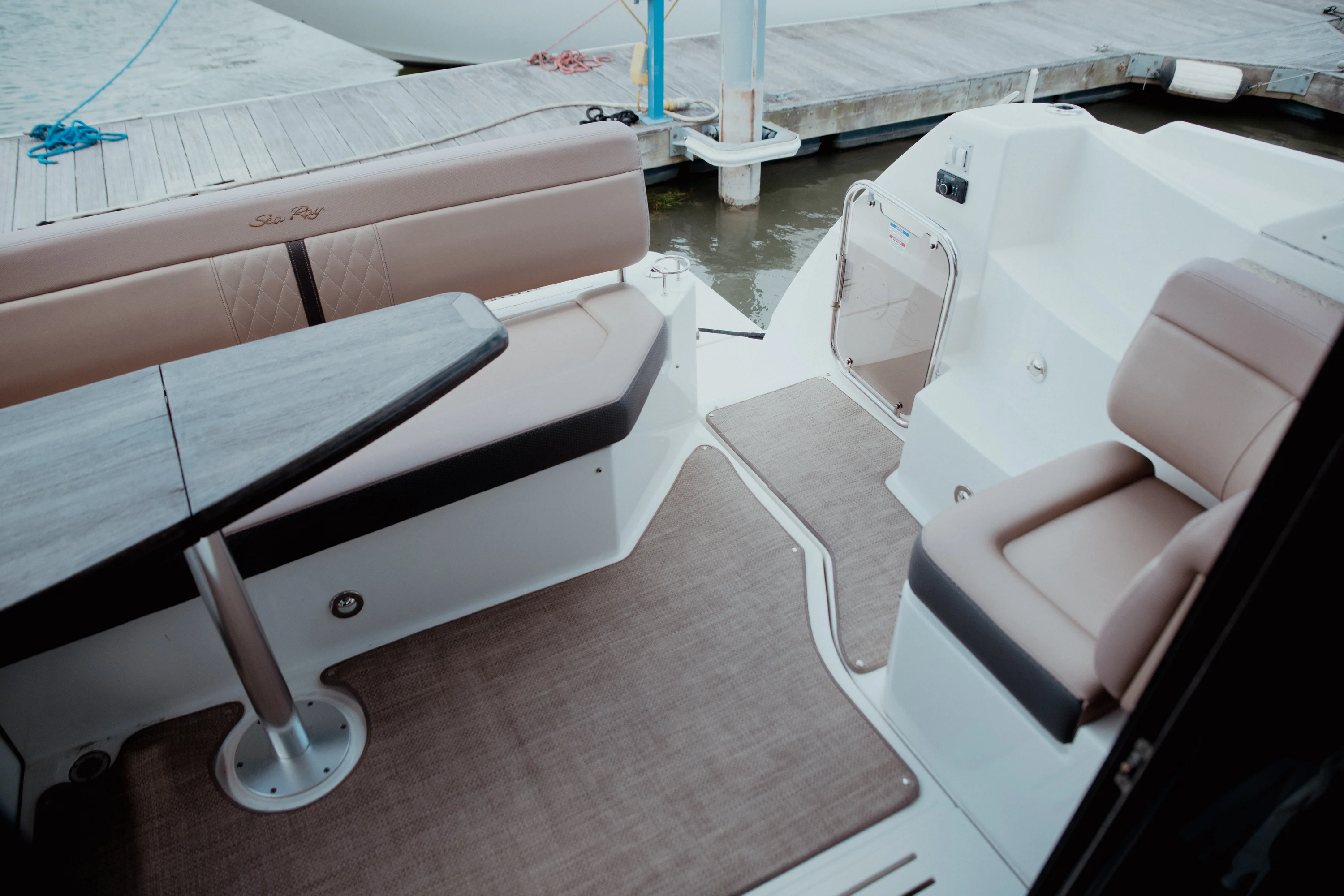2017 Sea Ray Sundancer 400 Image Thumbnail #9