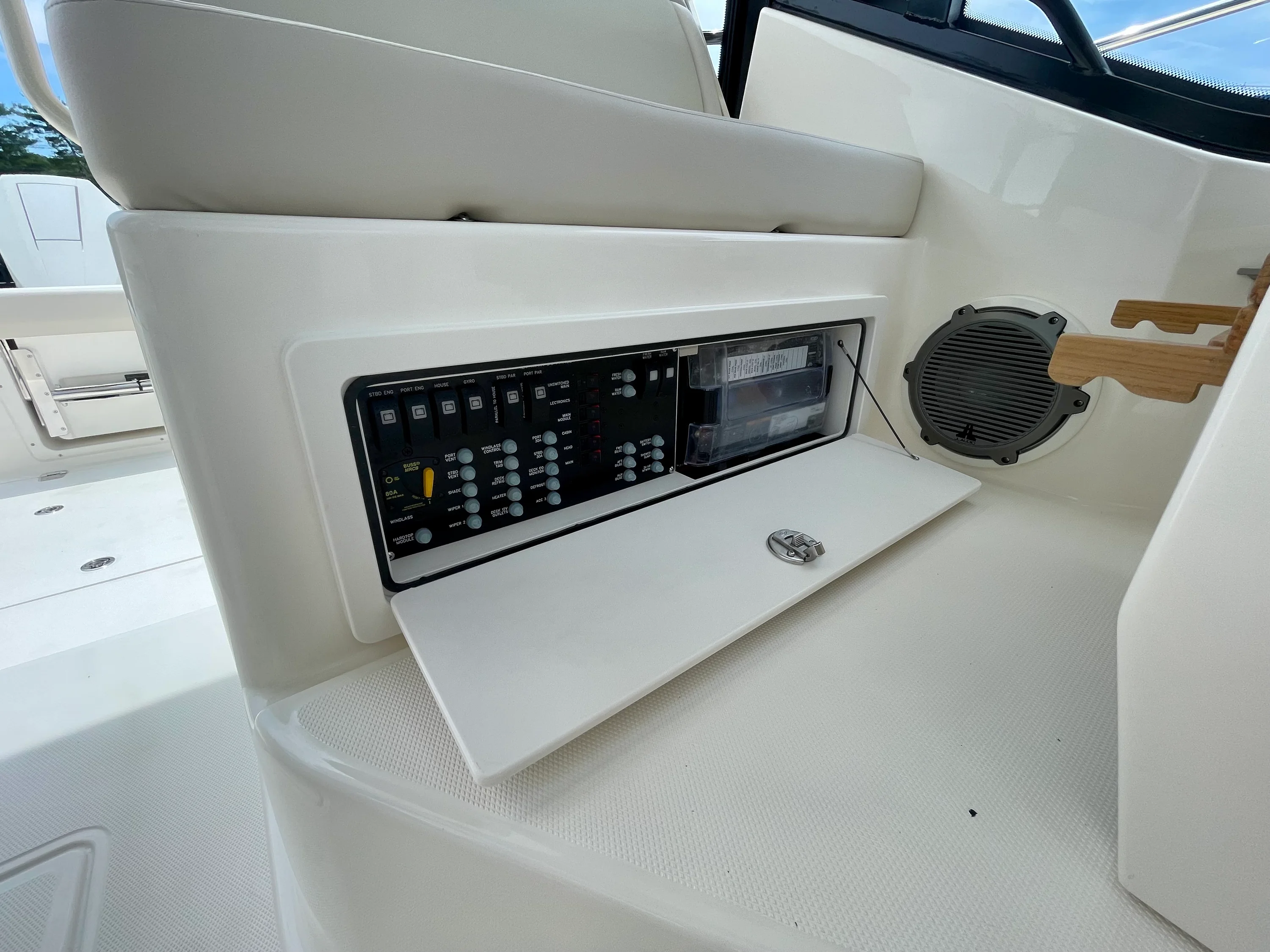 2026 Boston Whaler 325 Conquest Image Thumbnail #11