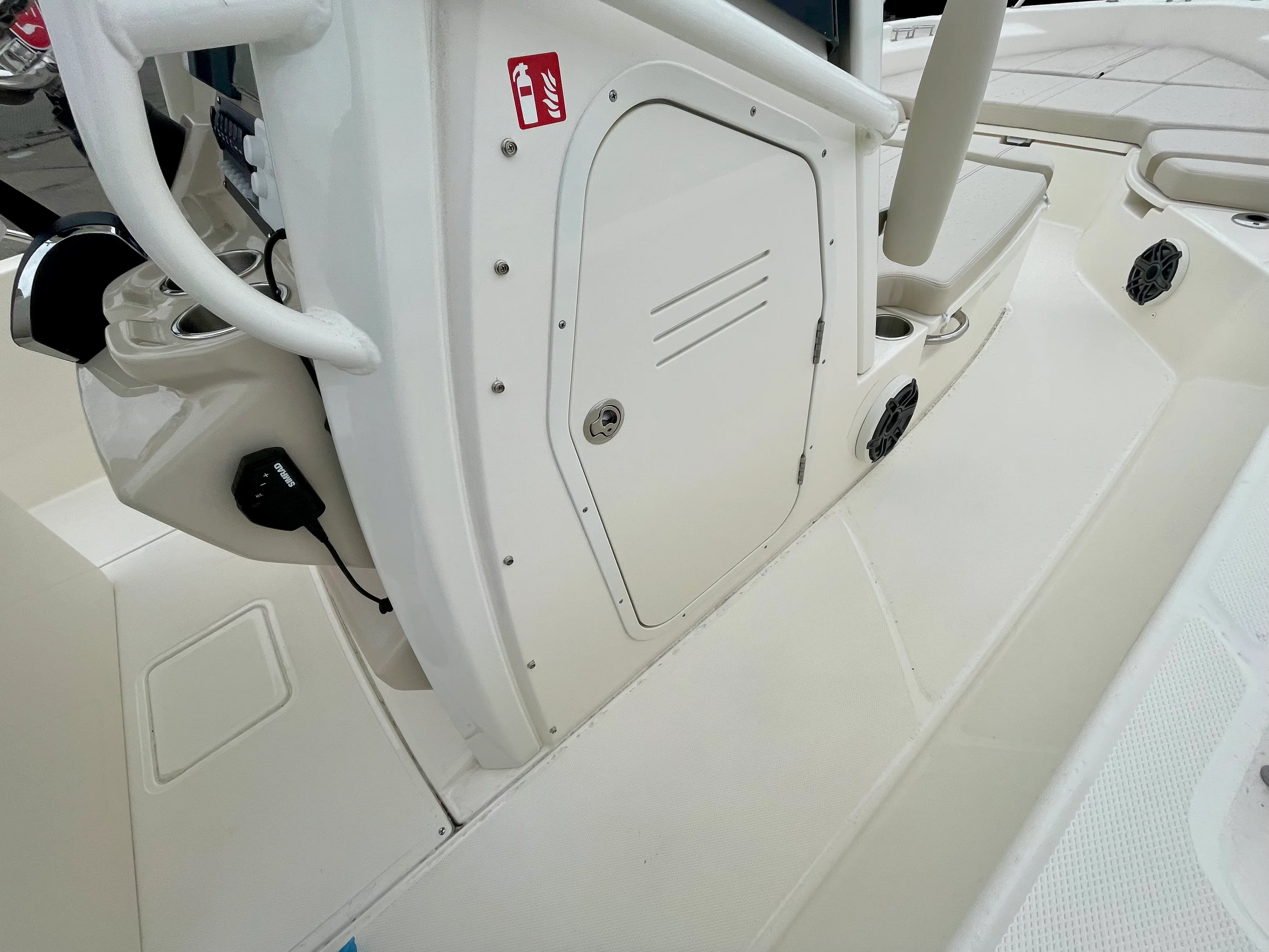 2026 Boston Whaler 250 Dauntless Image Thumbnail #9