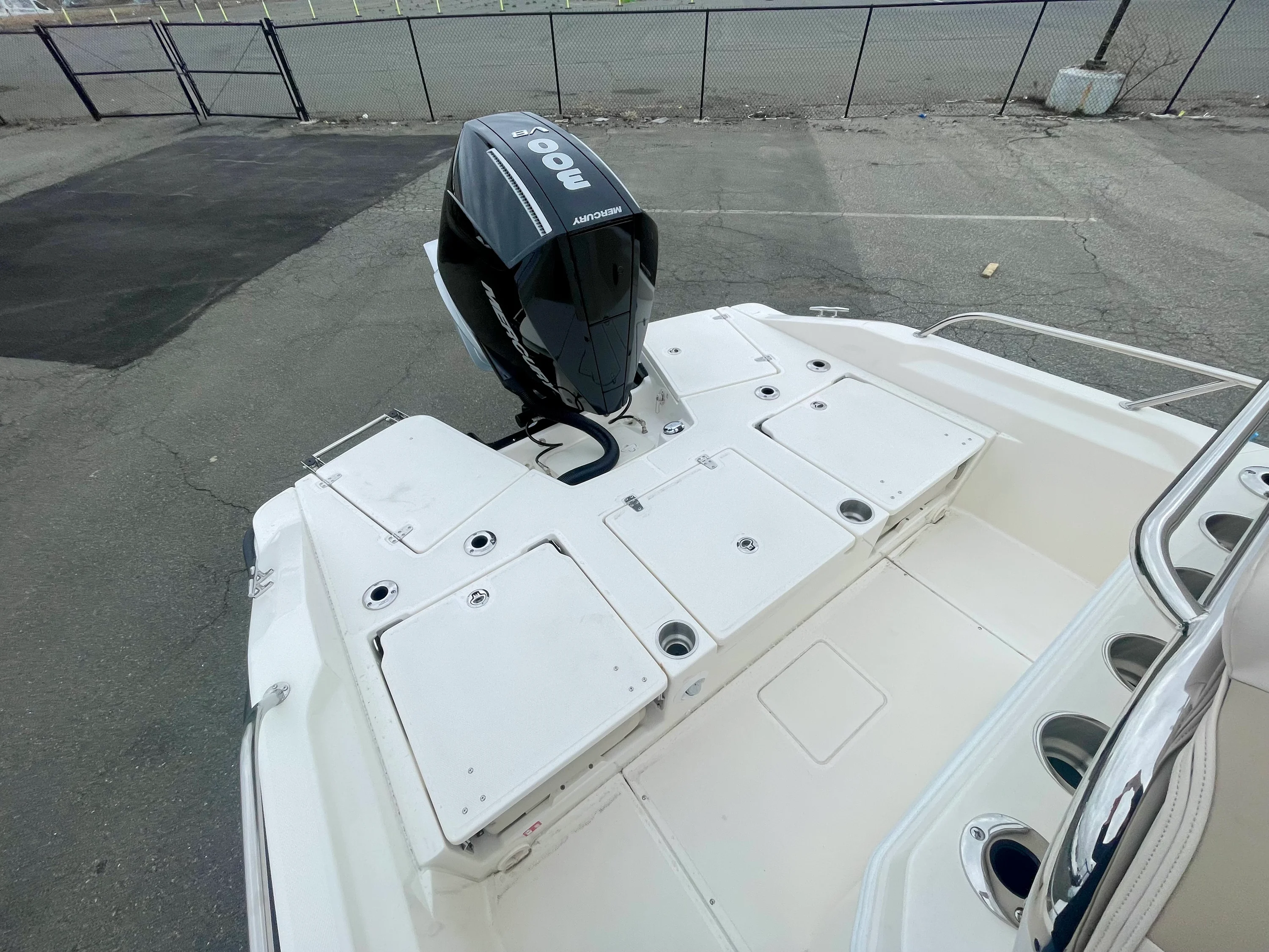 2026 Boston Whaler 250 Dauntless Image Thumbnail #2