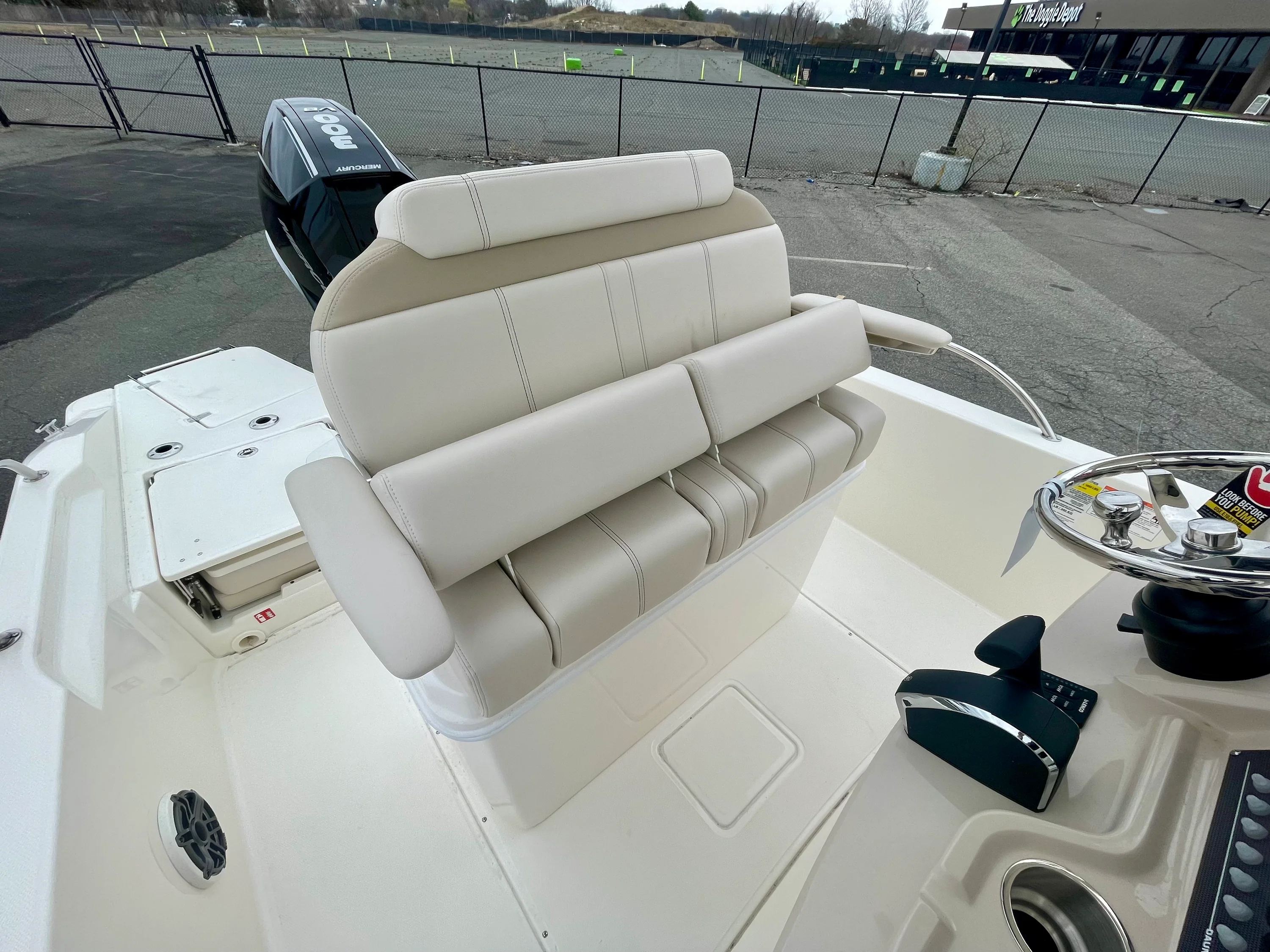 2026 Boston Whaler 250 Dauntless Image Thumbnail #7