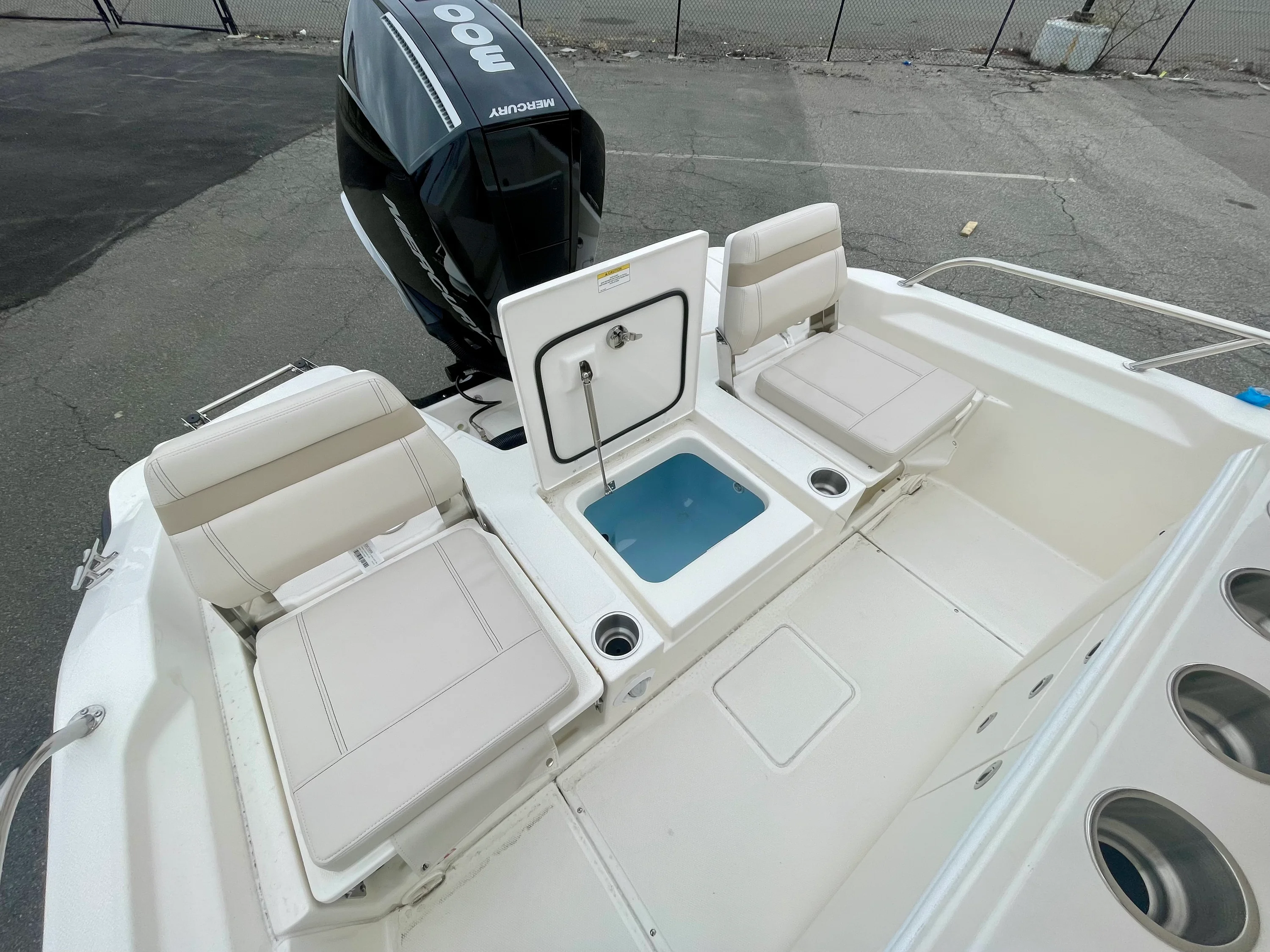 2026 Boston Whaler 250 Dauntless Image Thumbnail #3