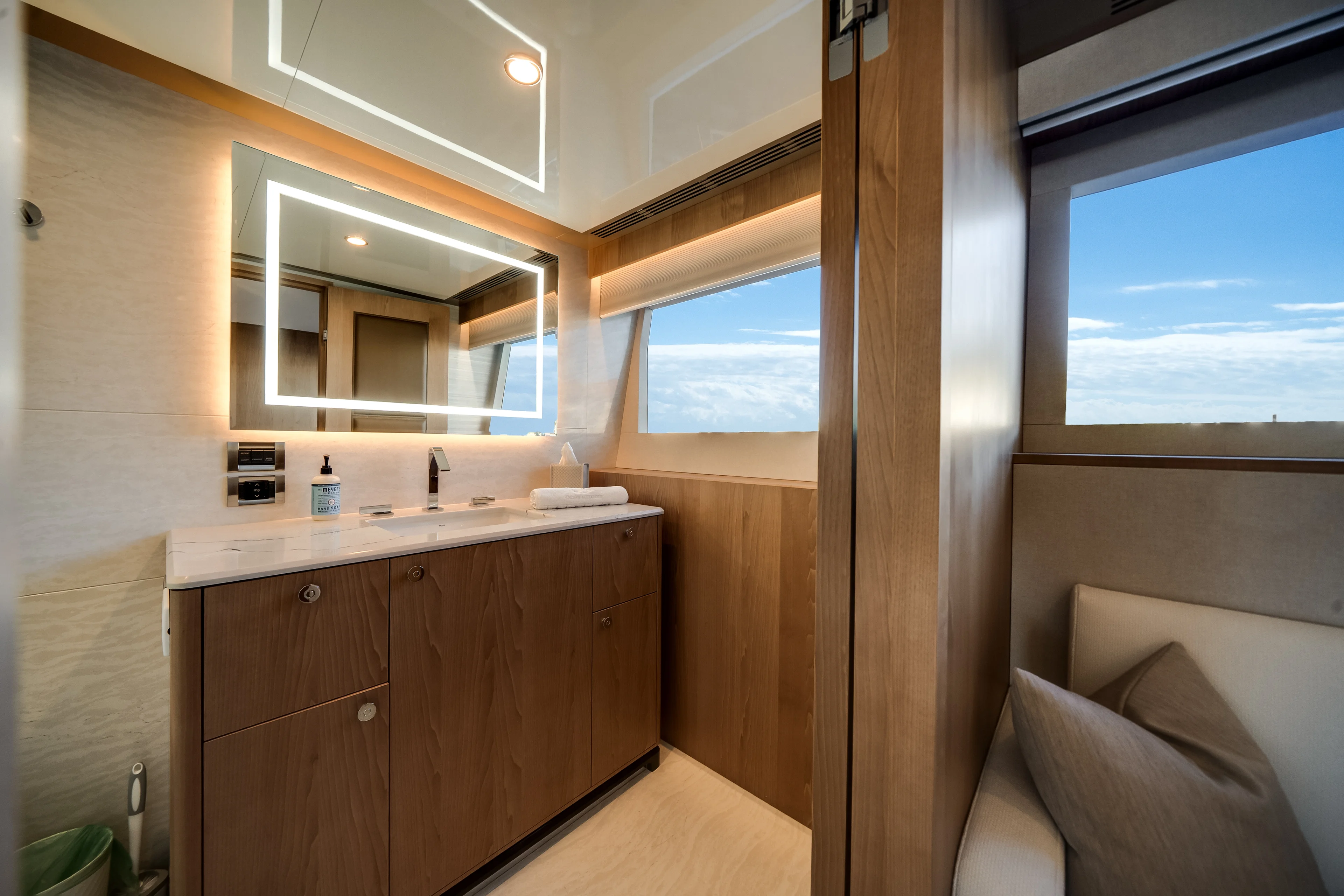 2025 Ocean Alexander 28L Image Thumbnail #34