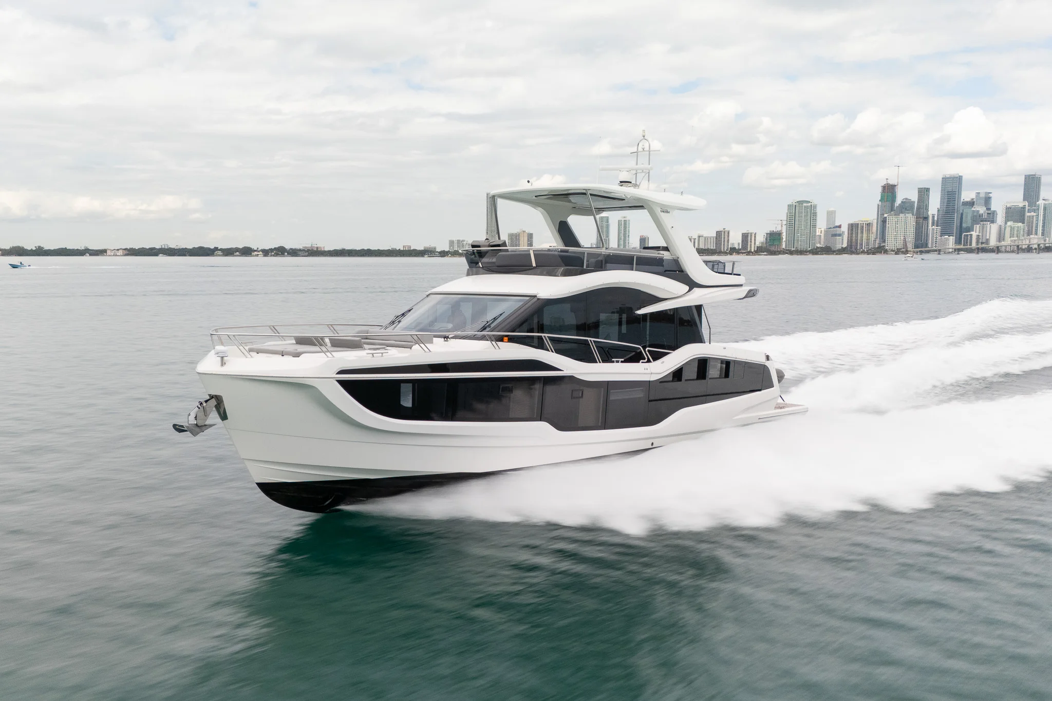 2025 Galeon 560 FLY Image Thumbnail #9