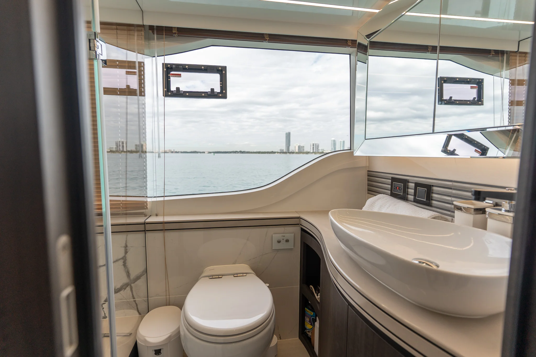 2025 Galeon 560 FLY Image Thumbnail #48