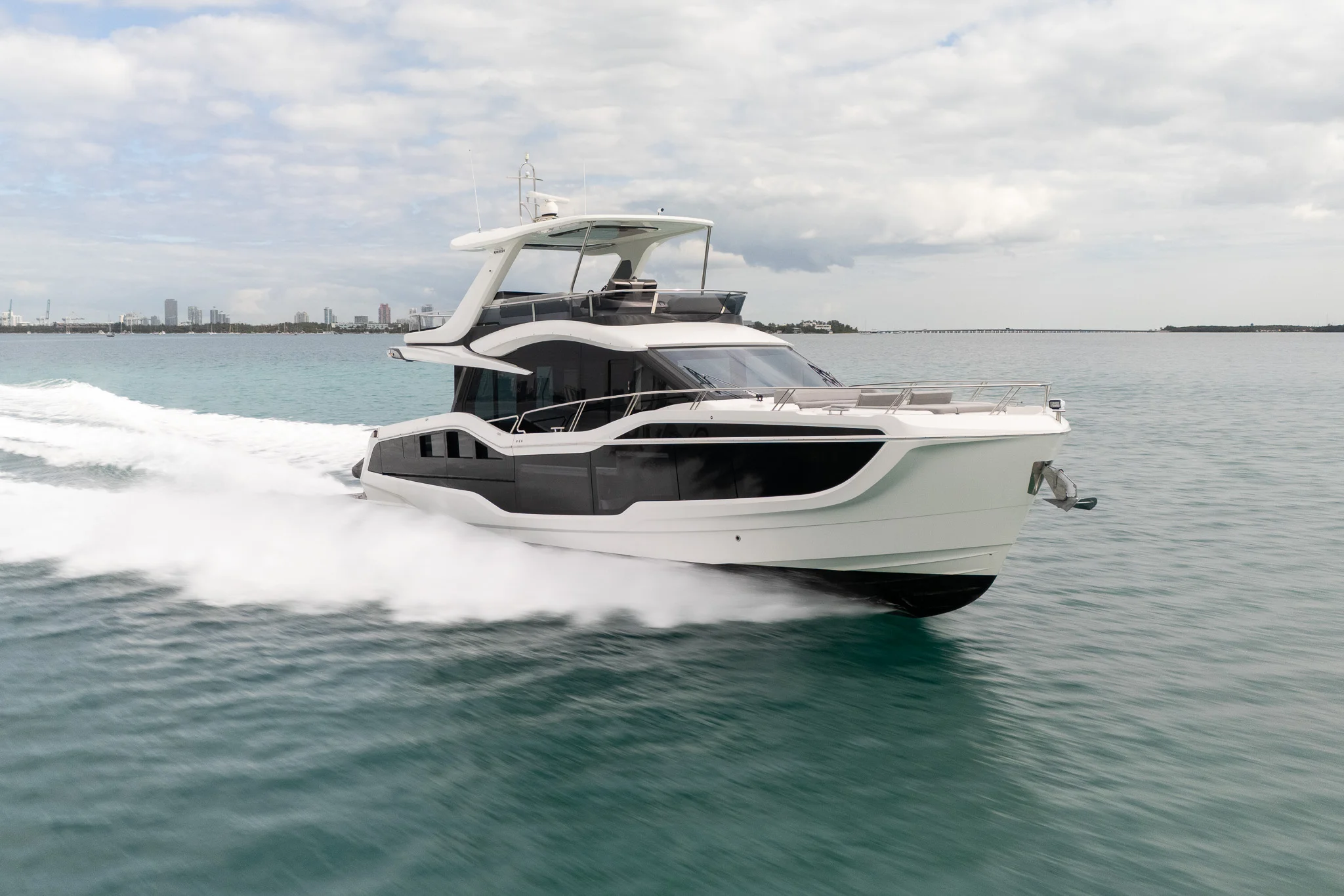 2025 Galeon 560 FLY Image Thumbnail #11