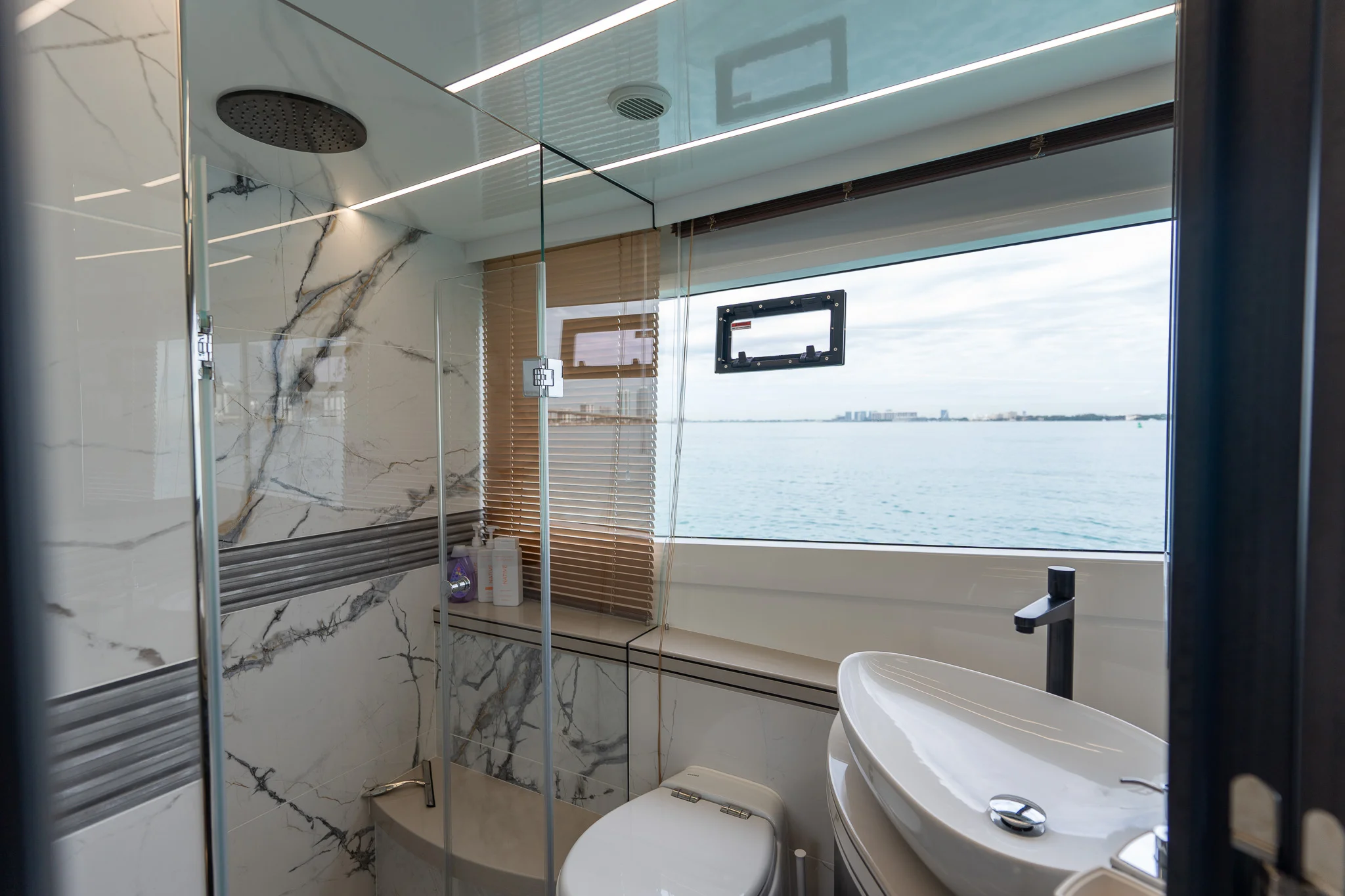 2025 Galeon 560 FLY Image Thumbnail #36